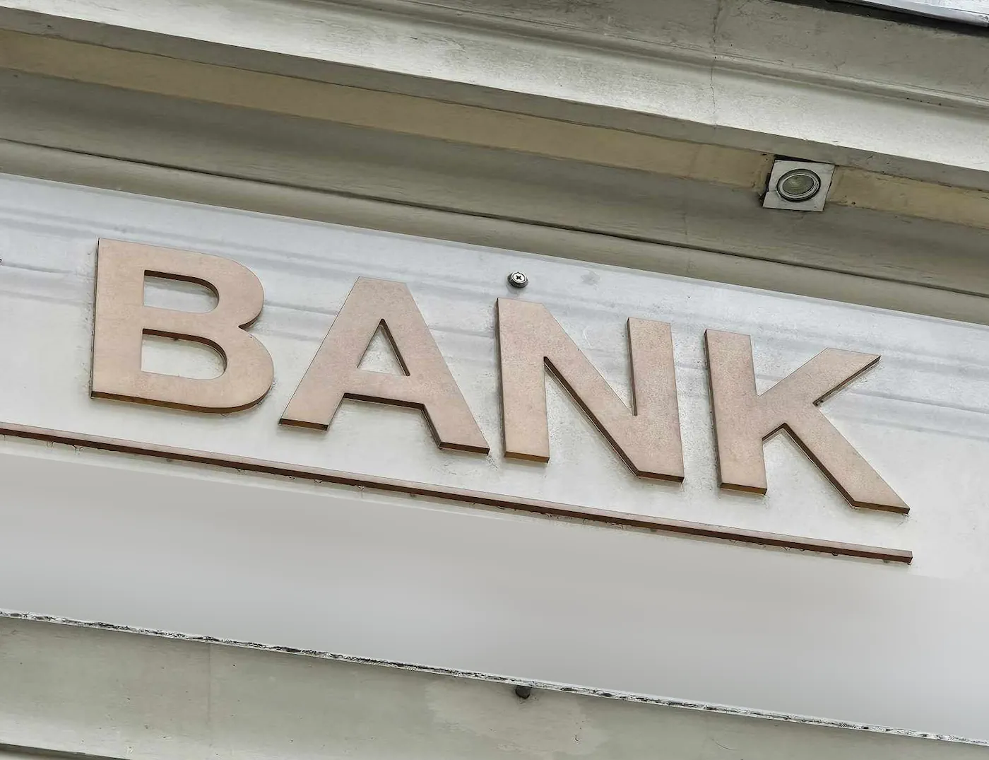 Bank zablokował dostęp do Twoich pieniędzy bez ostrzeżenia? To nie awaria systemu. Musisz sprawdzić jedną rzecz [PORADNIK]