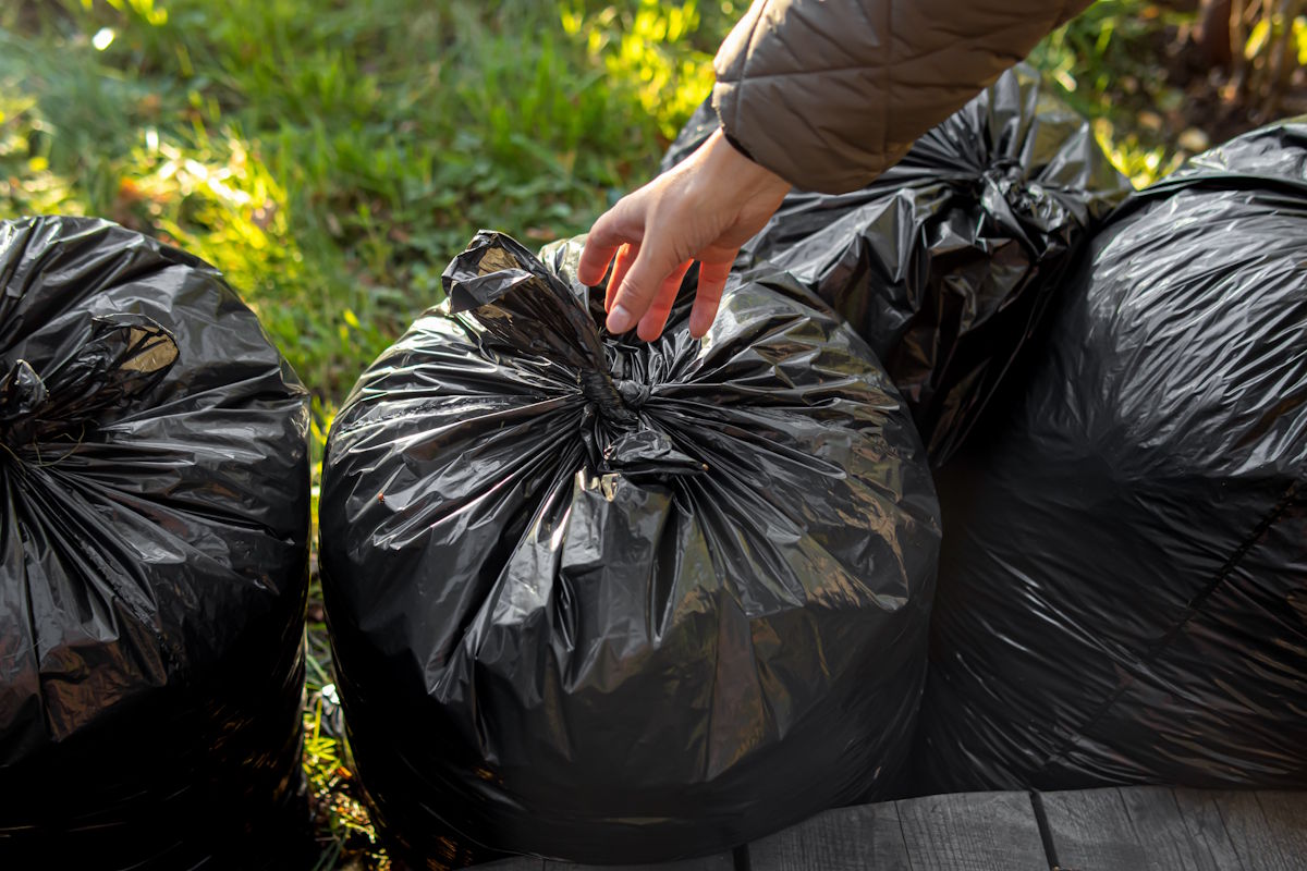 Seniorzy mogą nie płacić za śmieci. Wystarczy spełnić jeden warunek