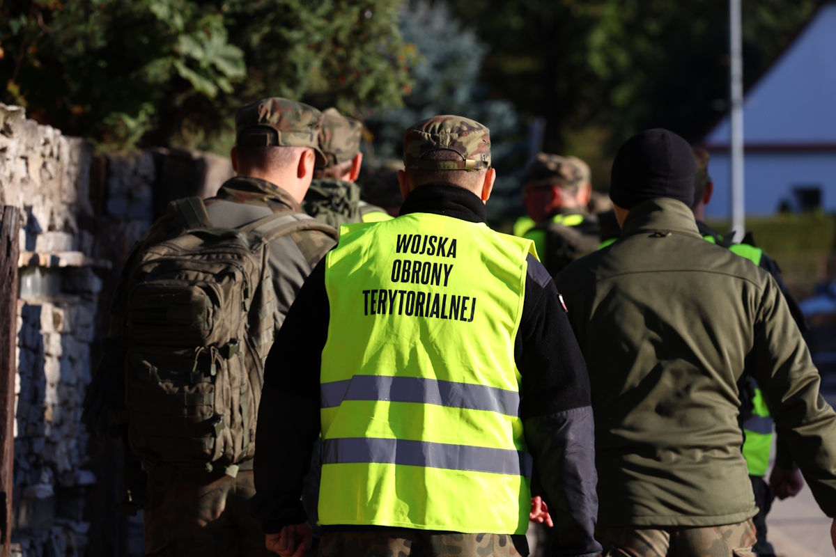 Rząd przygotował plany ewakuacji. Kiedy mogą zostać użyte? Kto pierwszy wejdzie do autobusu?
