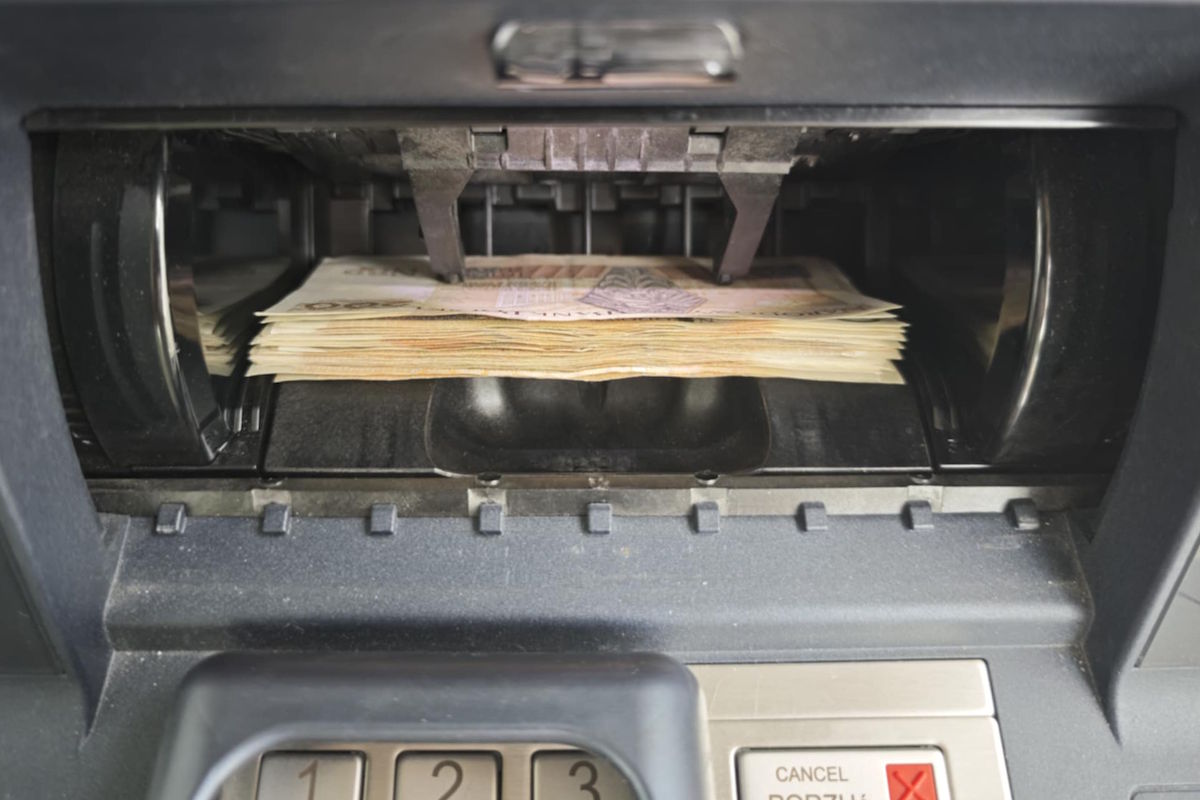 1100 zł miesięcznie dla wielu Polaków. Sprawdź, kto może je dostać