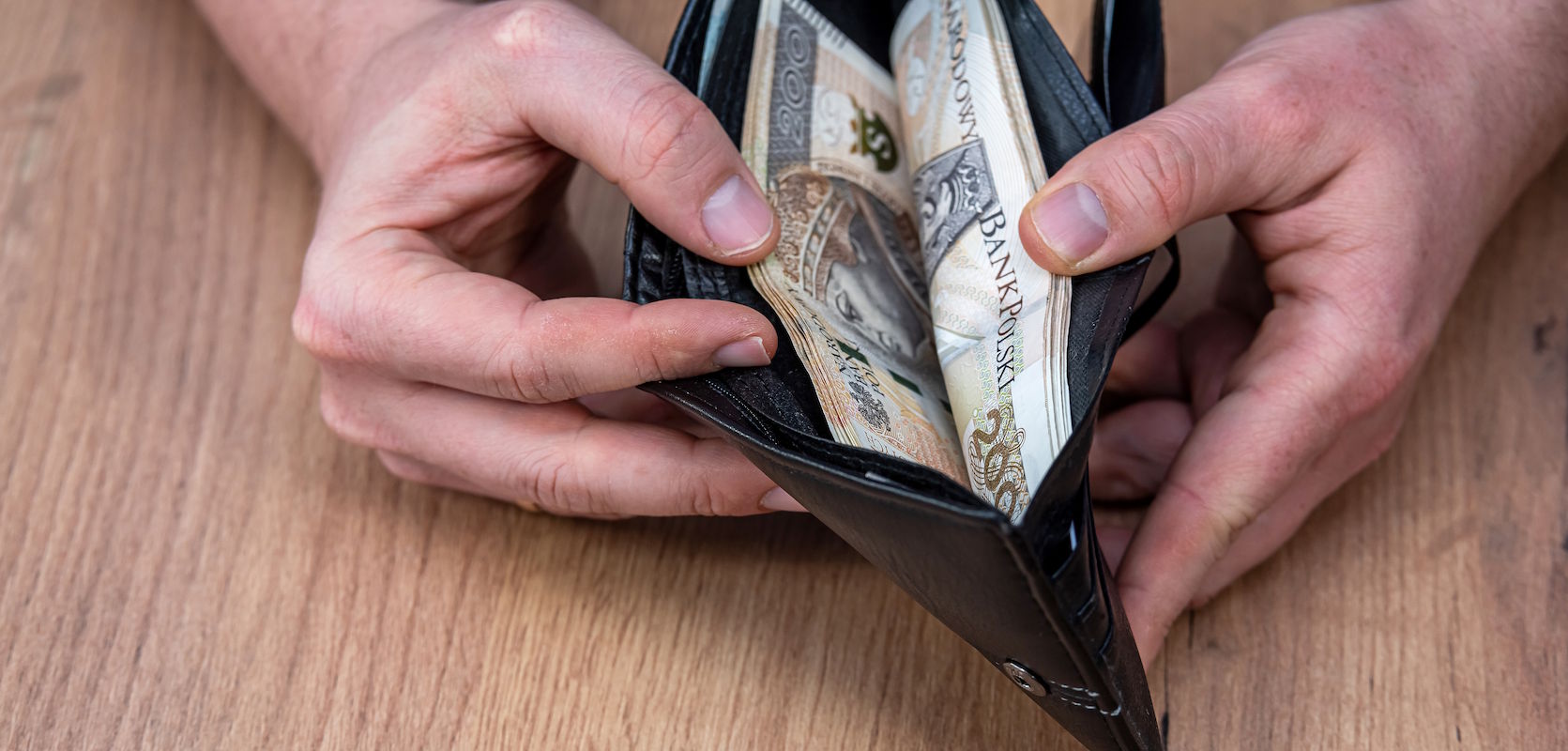 Co dalej z 800 plus, 13. i 14. emeryturą czy rentą wdowią? Minister finansów stawia sprawę jasno