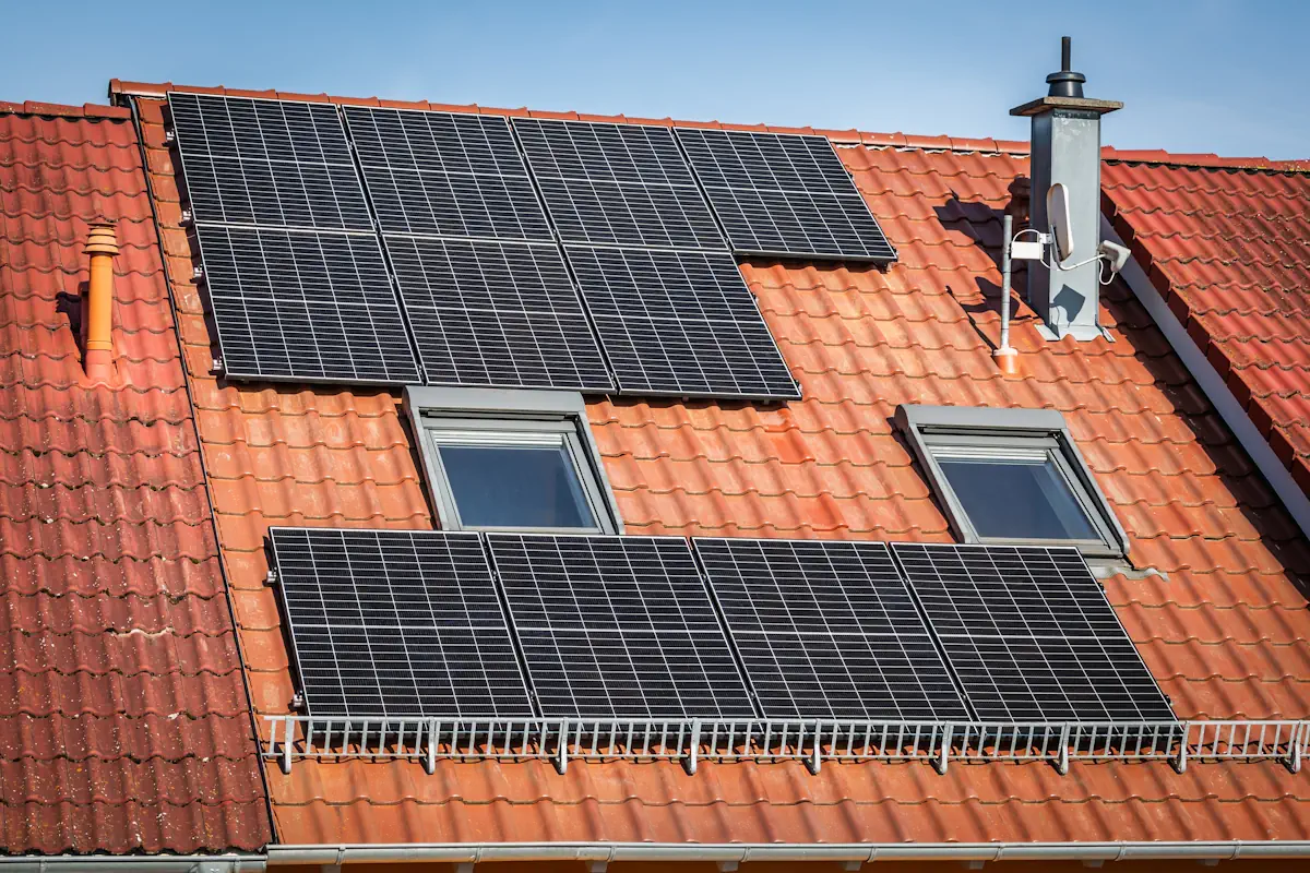 Firmy energetyczne biorą się za fotowoltaikę. Trwa wysyłka wezwań. Mogą odłączyć Ci panele