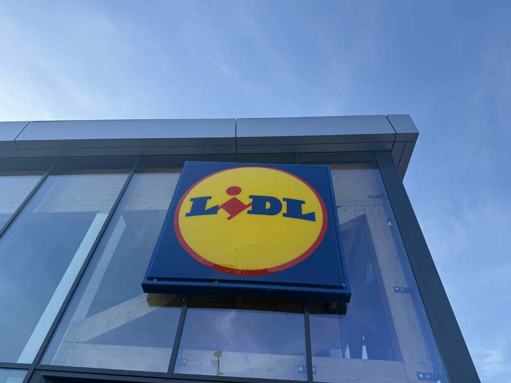Masz butelki bez kaucji? Lidl zaczyna za nie płacić. Czas jest ograniczony
