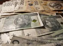 Banknoty 100 i 200 zł.