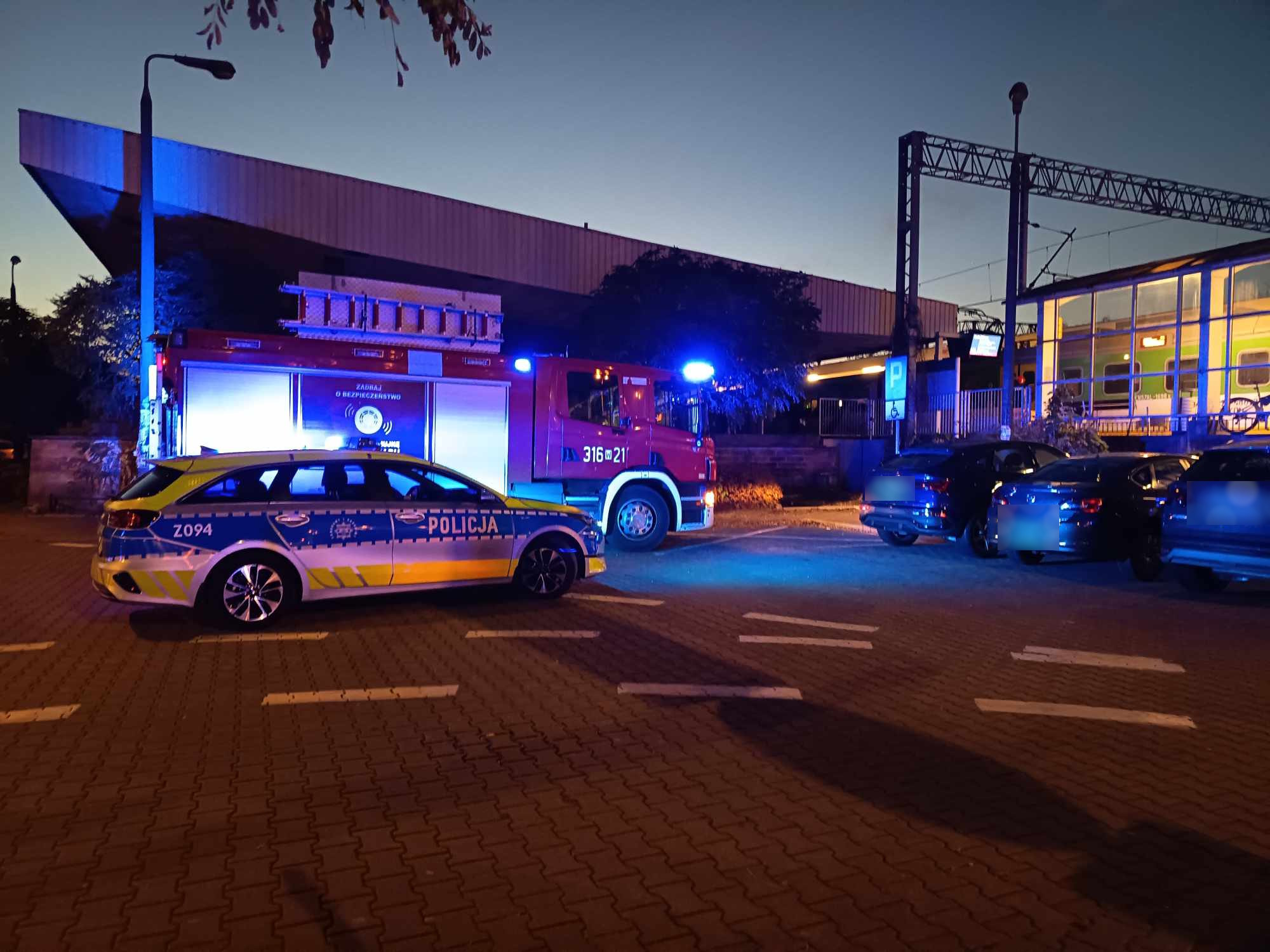 Pilne. Gigantyczne utrudnienia na kolei w Warszawie. Pociągi S1, KM i SKM mają duże opóźnienia