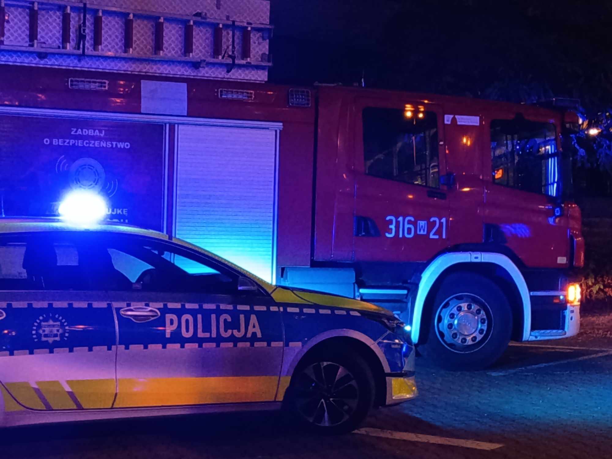 Gigantyczne utrudnienia na kolei. Nie żyje młody chłopak. Pociągi stoją, jadą jednym torem i znikają z rozkładu