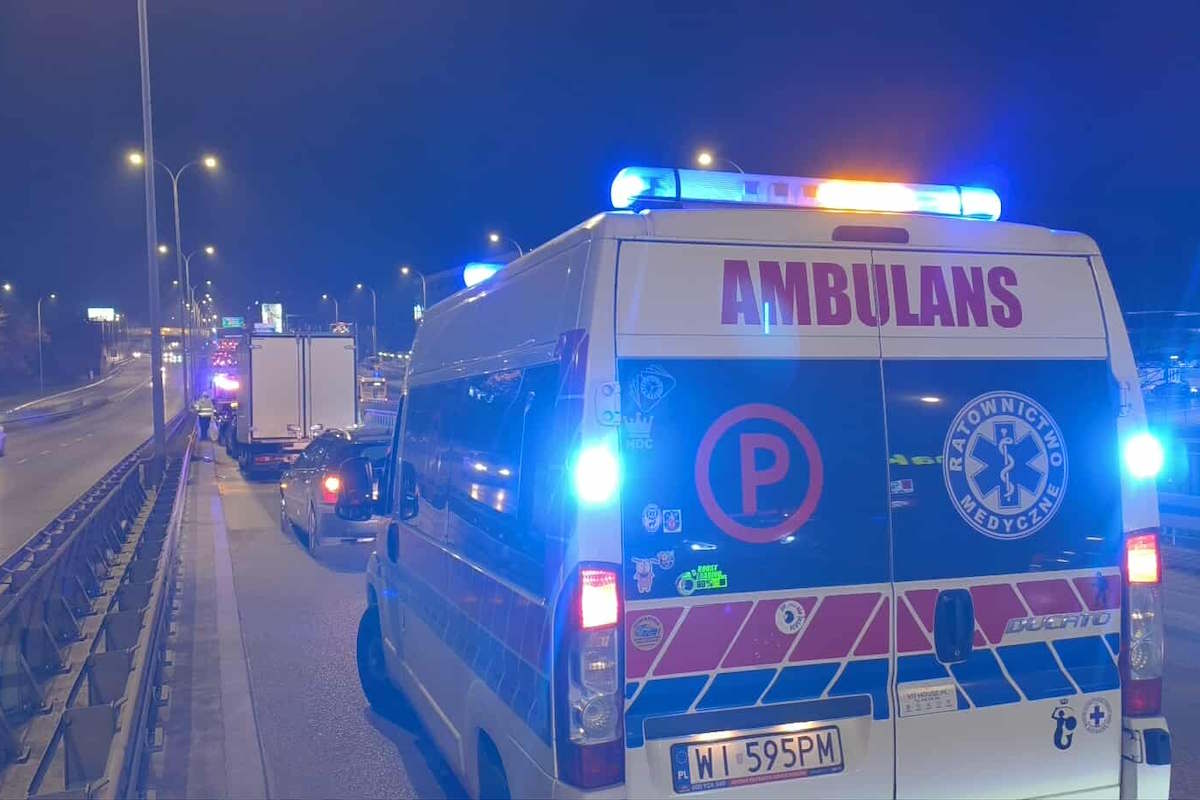 Wypadek w centrum. Zderzenie trzech aut i dostawczaka, są duże utrudnienia