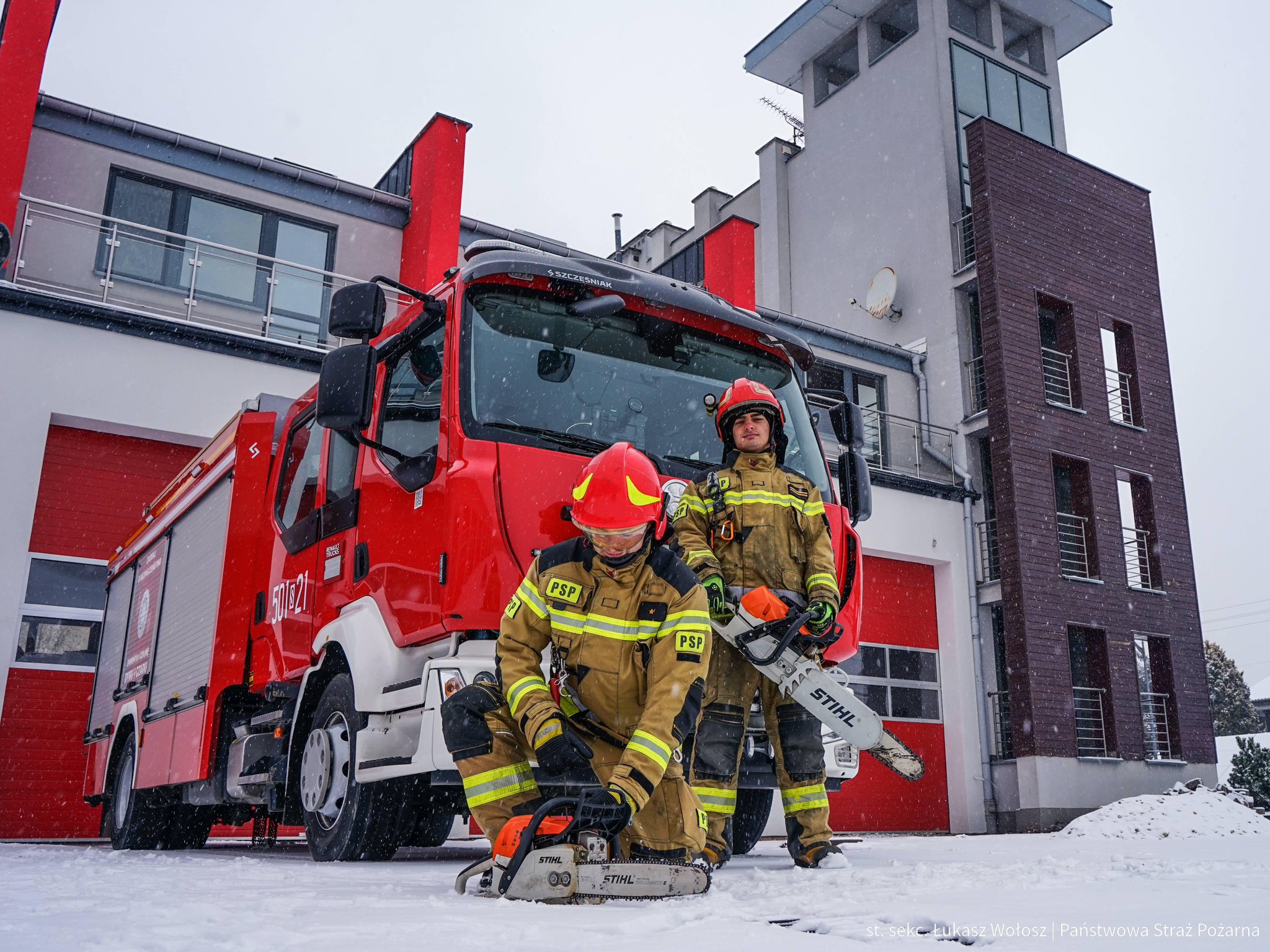 Pogodowy Armagedon w Polsce. Sprawdź, co dzieje się w Polsce. Tysiące interwencji straży po intensywnych opadach śniegu