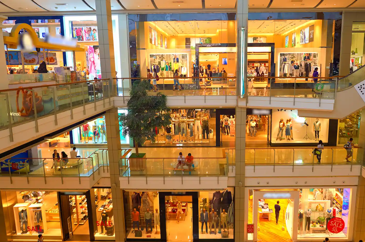 Coś dziwnego dzieje się w galeriach handlowych. Klienci zachowują się inaczej niż zwykle