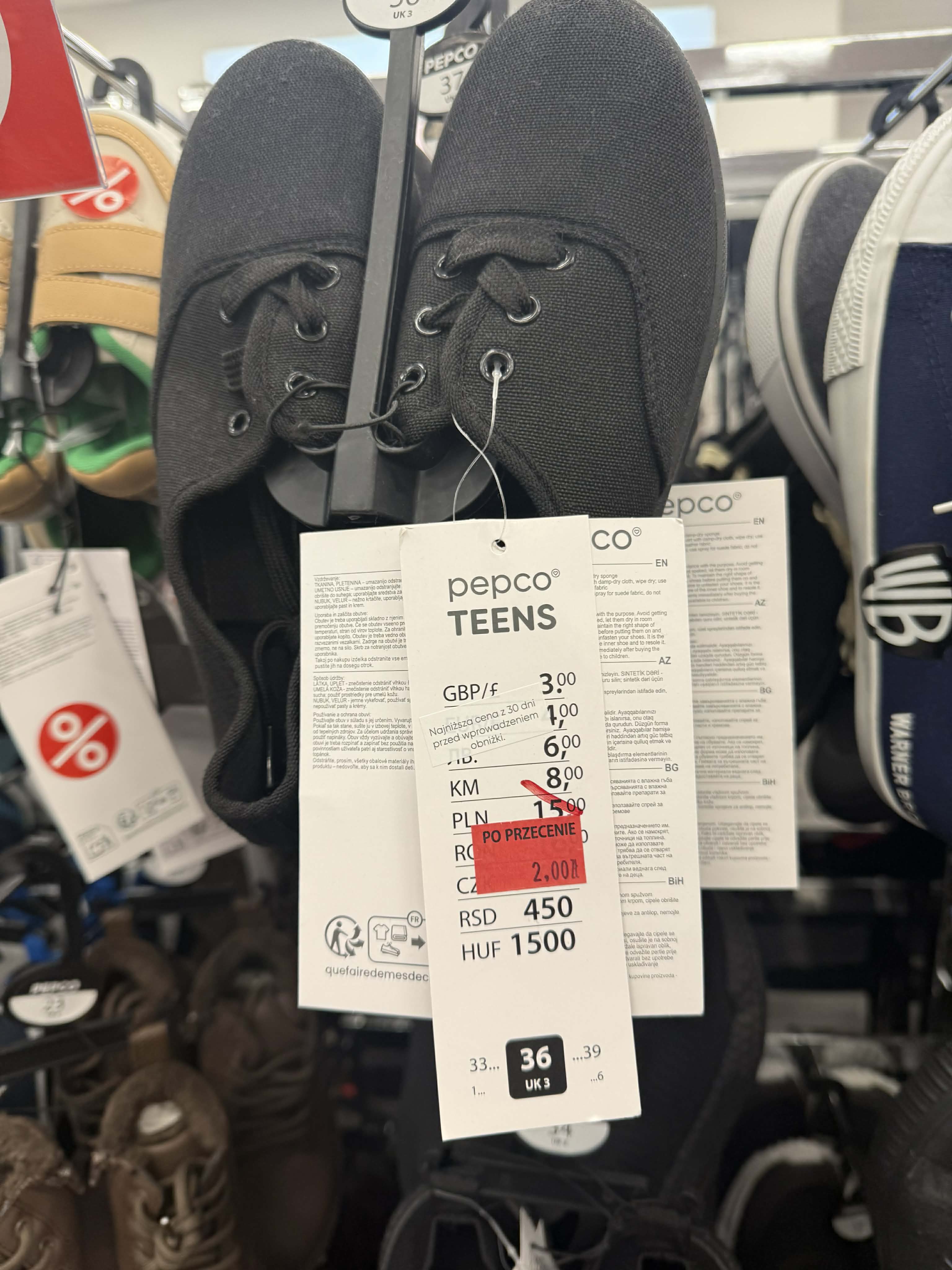 Gigantyczna wyprzedaż w Pepco. Buty za 2 zł, koszulki za kilka złotych i ogromne obniżki na kurtki