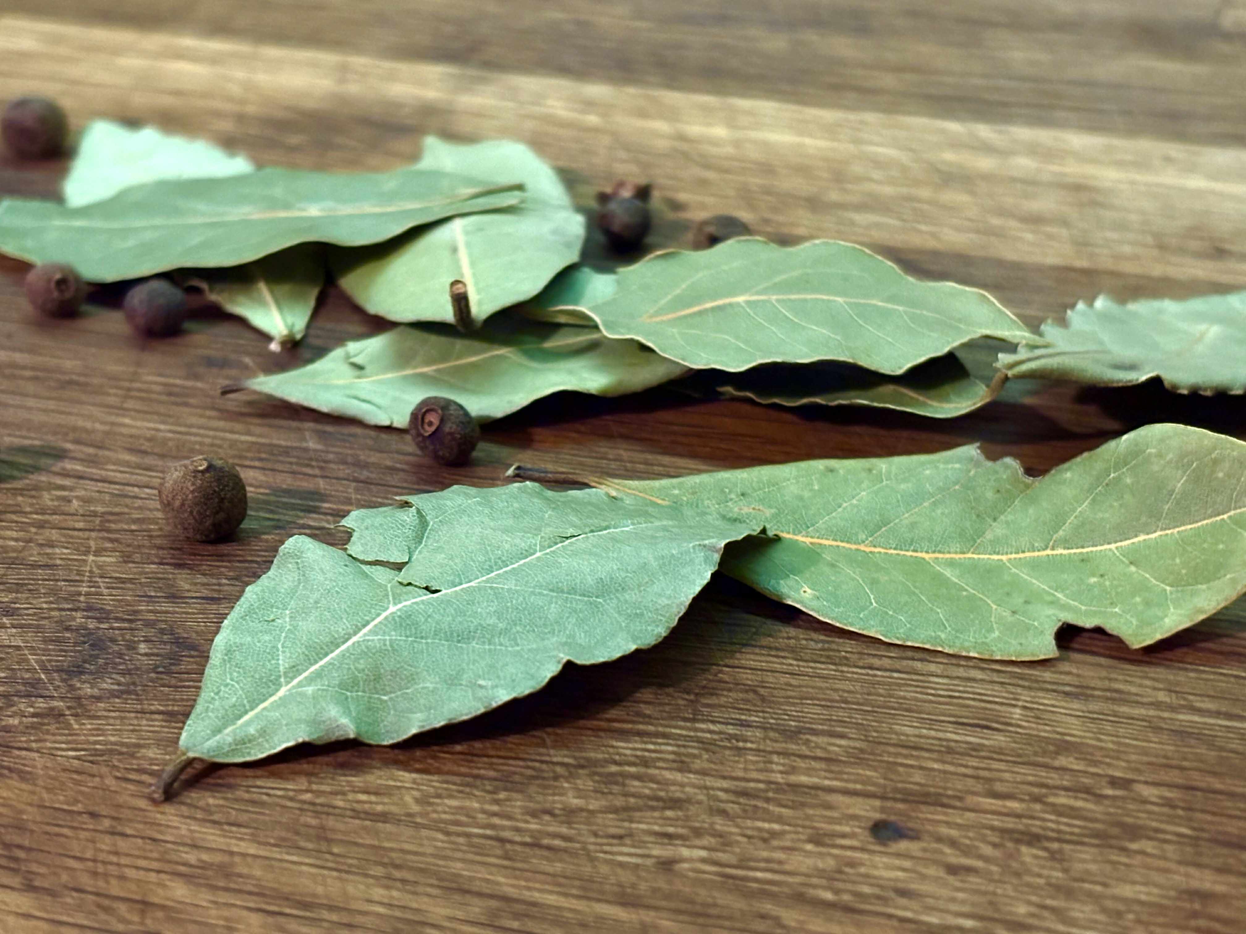 Jak przechowywać świeże zioła, by zachowały aromat choćby dwa tygodnie? Wystarczy jeden prosty trik!