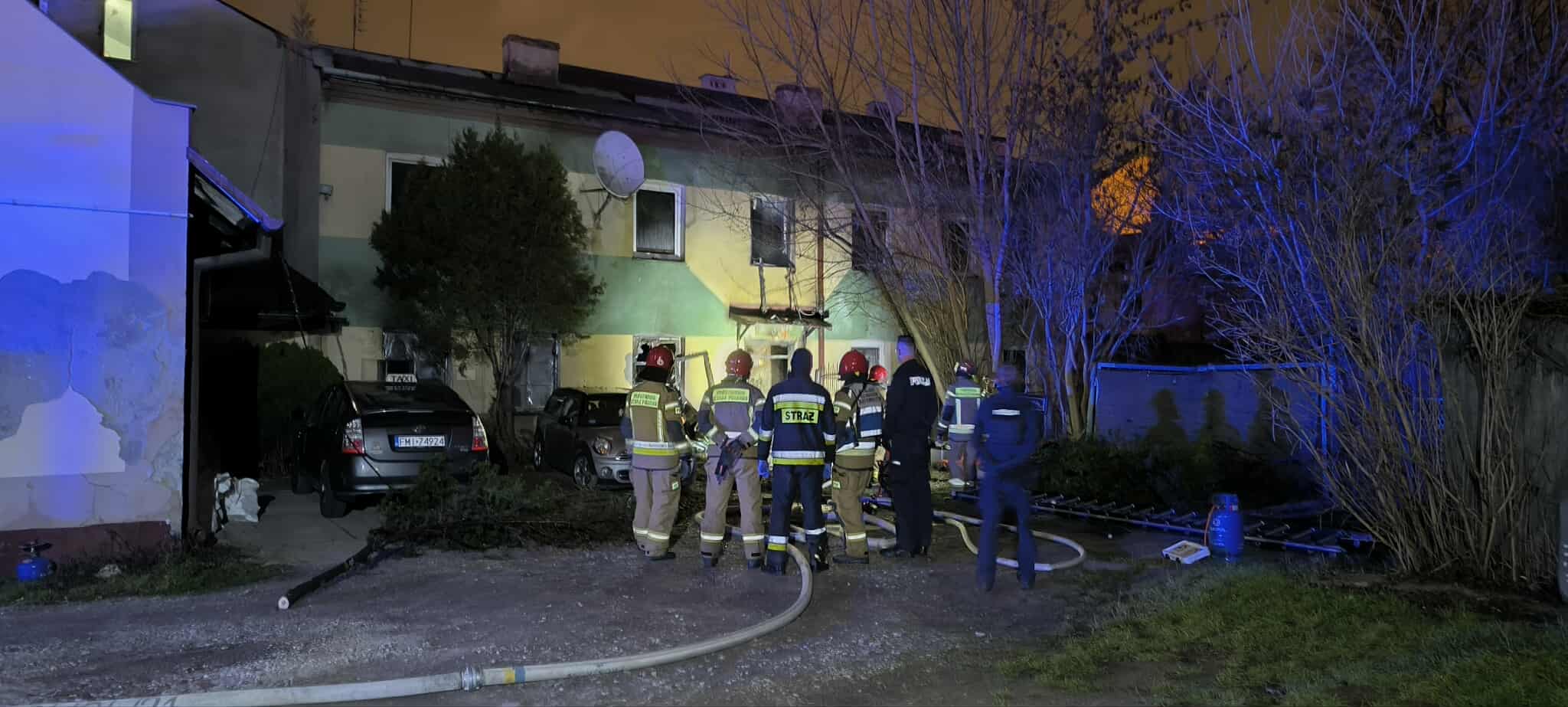 Wybuch i pożar kamienicy w Pruszkowie. Ogień strawił budynek przy ul. Prusa