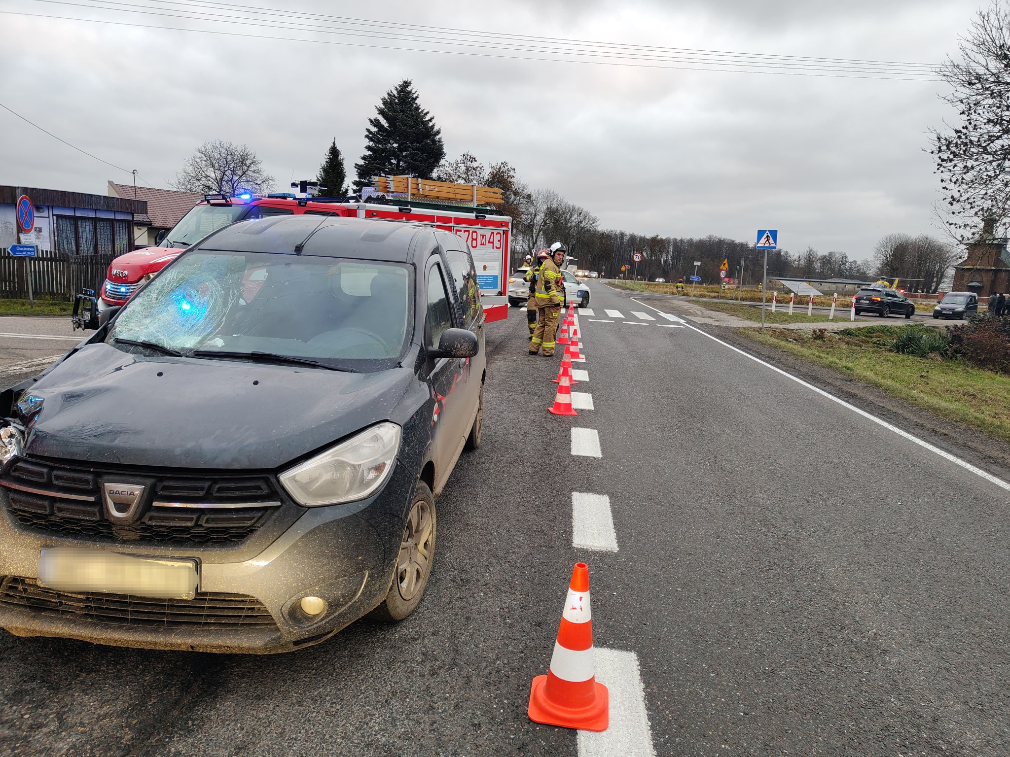Pilne! Tragiczny wypadek. Kobieta potrącona na przejściu. Reanimacja