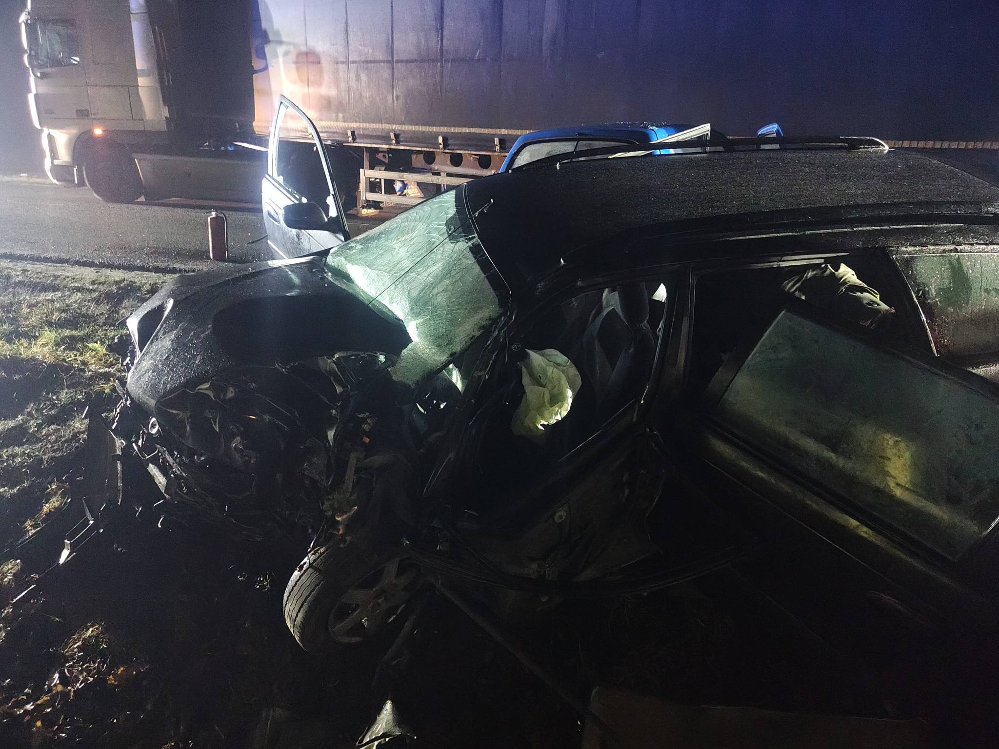 Tragiczny wypadek na DK50. Droga całkowicie zablokowana, jedna osoba nie żyje