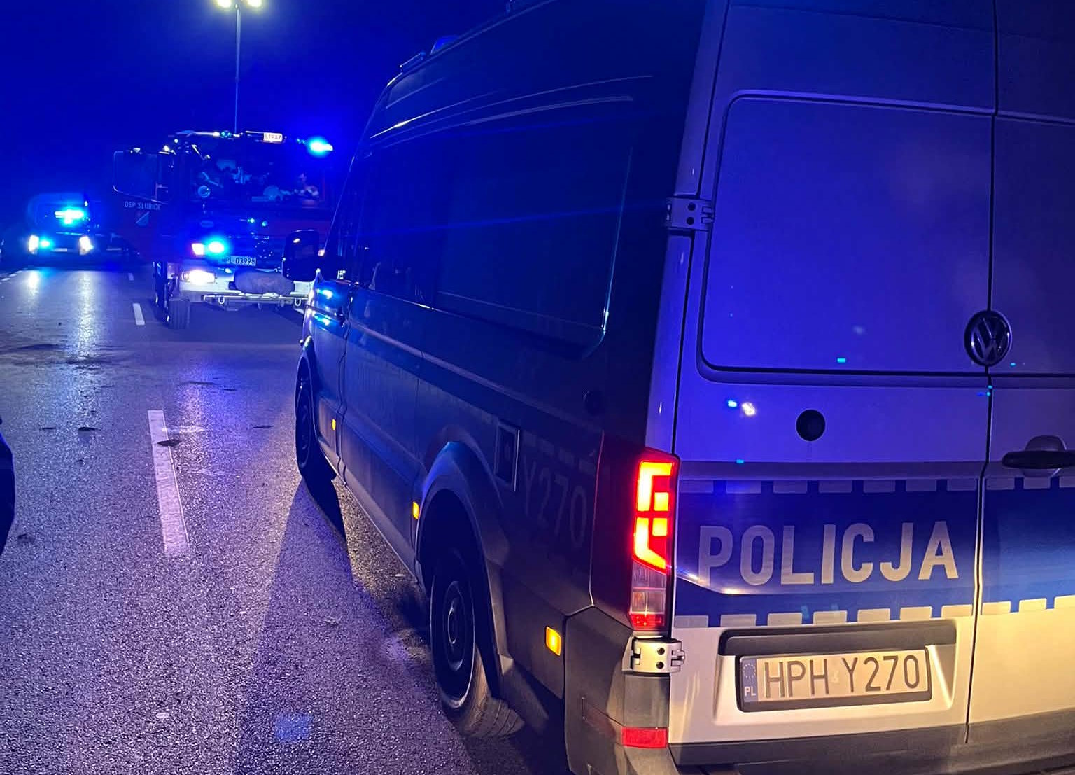 Groźny wypadek na Mazowszu. Ranne dzieci. Samochód wpadł do rowu po nagłym manewrze