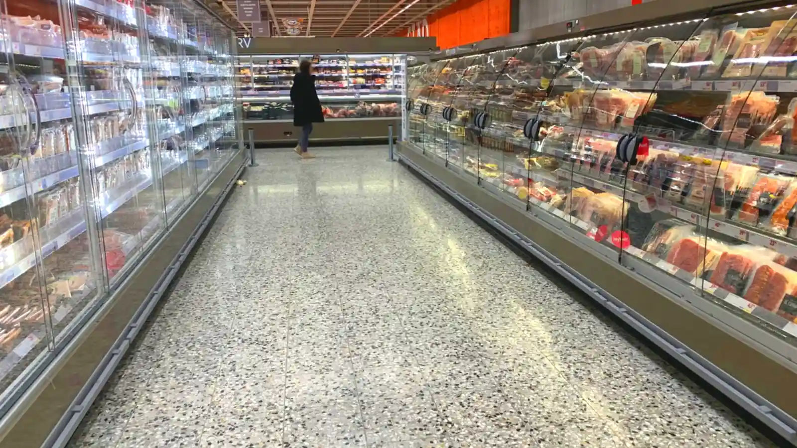 Paragony nie kłamią: Drożyzna odpuszcza? Sprawdź nowe ceny w Twoim sklepie.