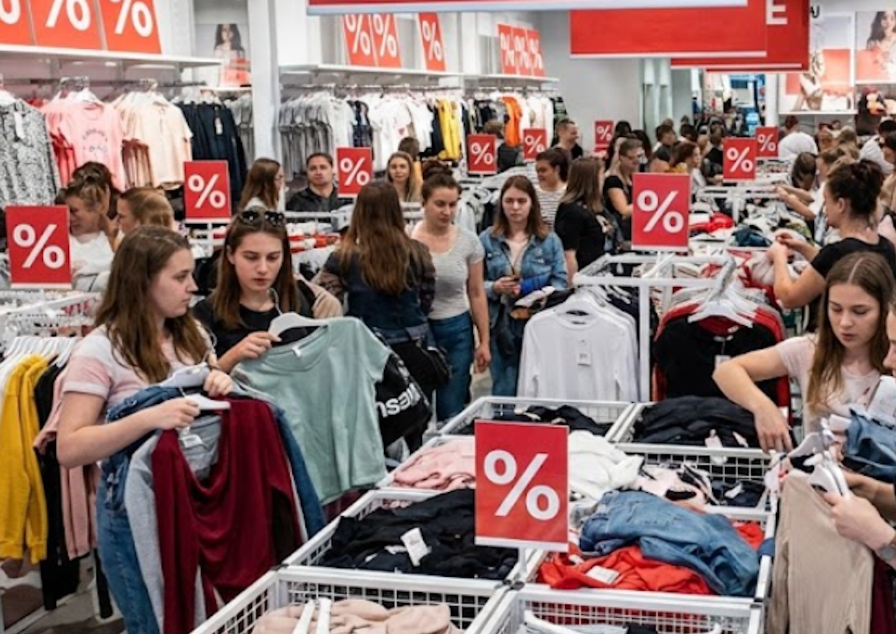 Sinsay odpalił wielką wyprzedaż. Ceny spadają choćby o 70%, a rozmiary znikają w oczach