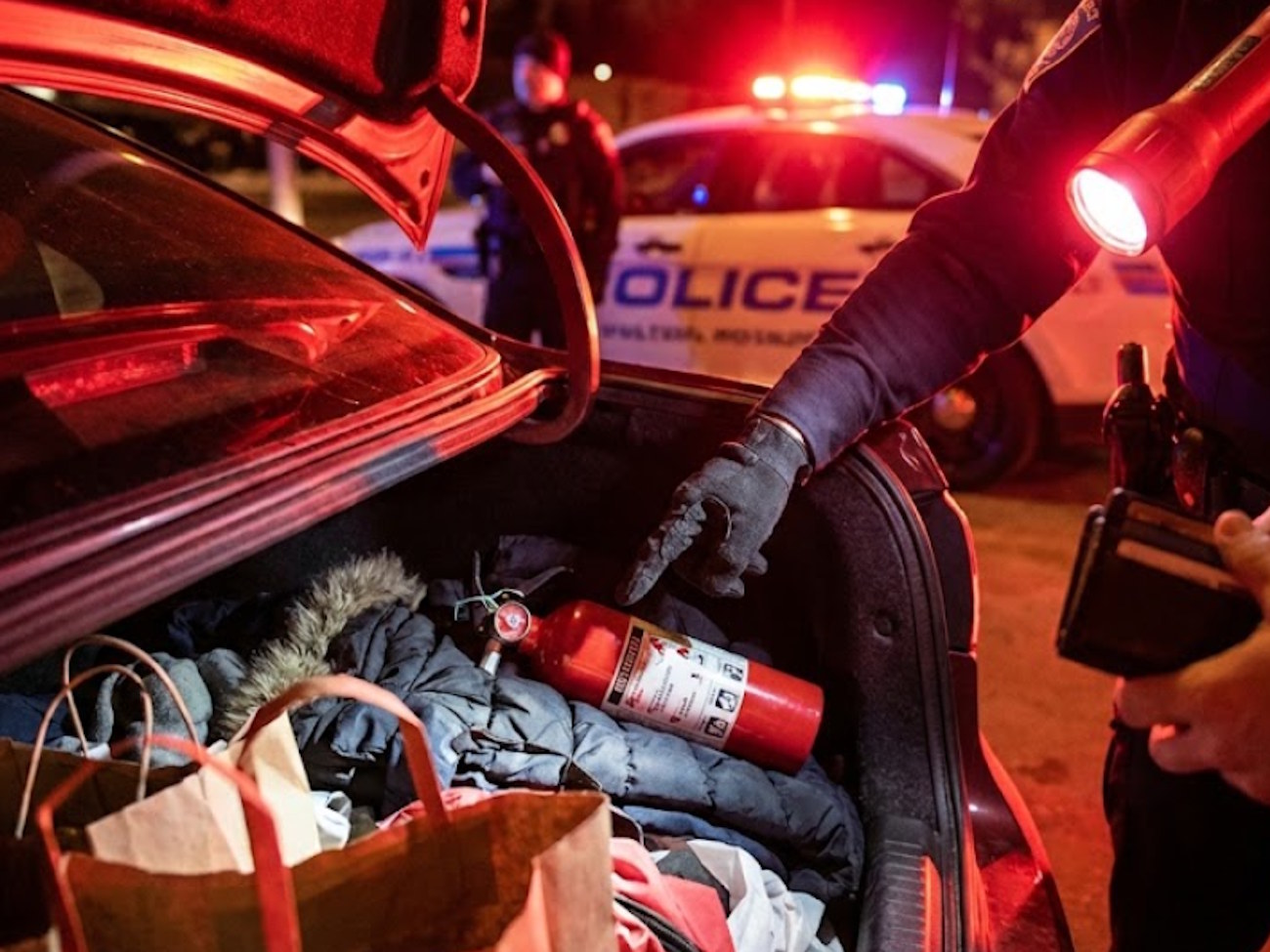 Czerwona puszka w bagażniku może cię kosztować 500 zł. Policja masowo sprawdza ten detal przed Sylwestrem