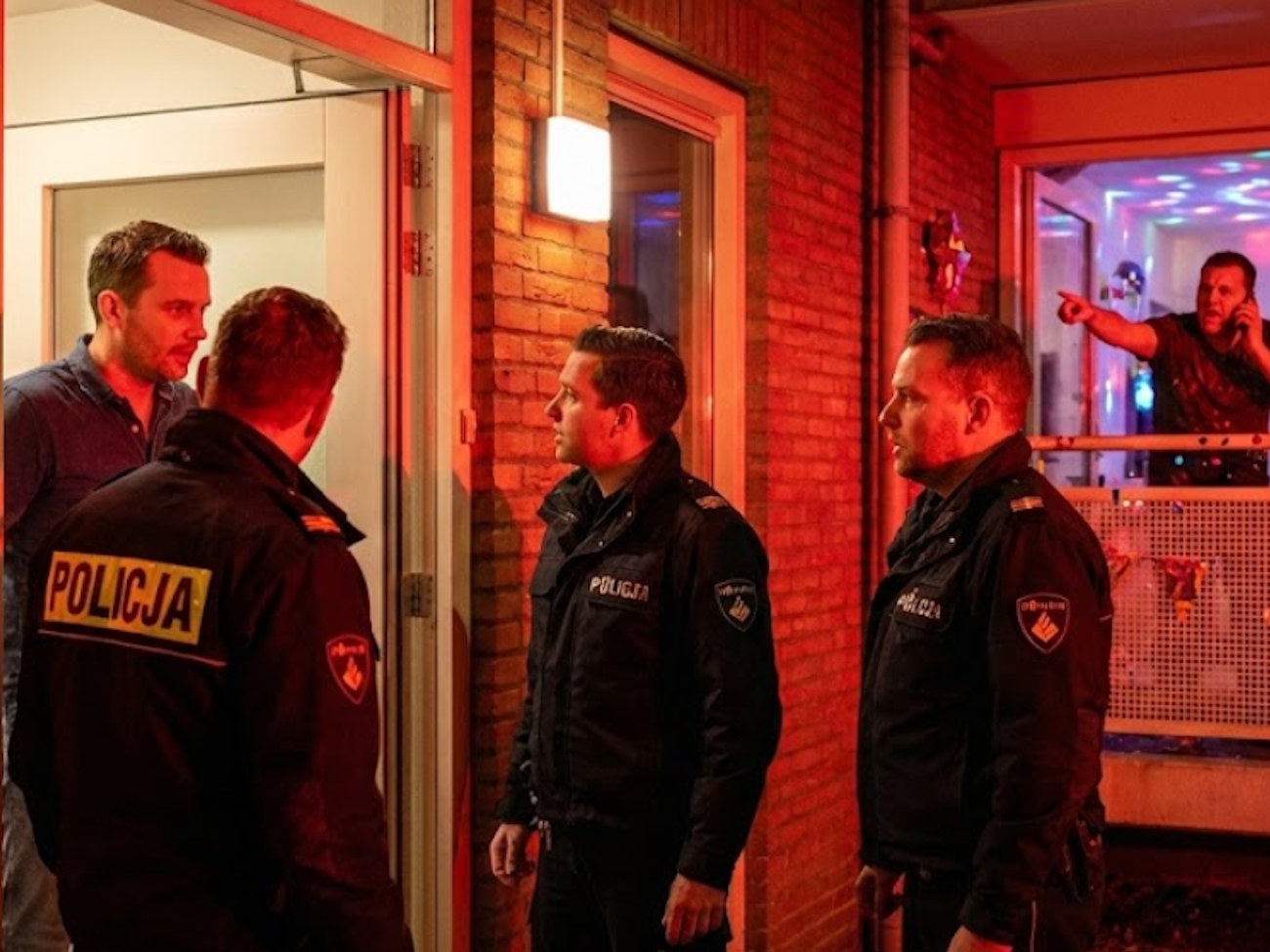 Mit o „braku ciszy nocnej” w Sylwestra może Cię słono kosztować. Policja w 2025 roku nie ma taryfy ulgowej