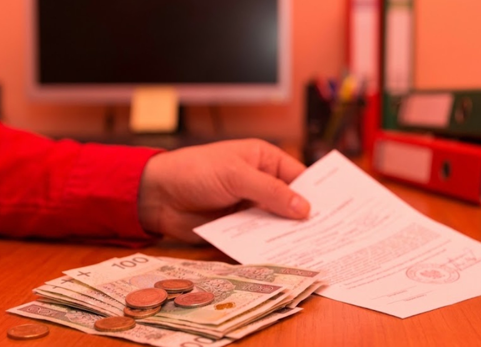 Nieopłacony mandat? Skarbówka zajmie ci zwrot podatku szybciej niż myślisz. Nowy system windykacji nie wybacza dłużnikom