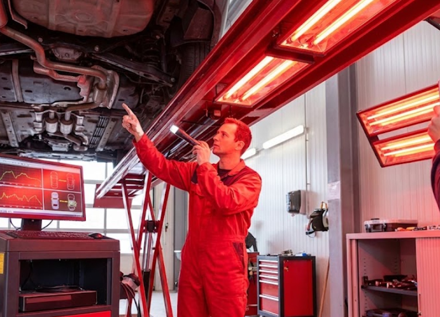 Zmiany w badaniach technicznych pojazdów. Diagnosta nie podbije dowodu za tę usterkę. Od jutra nowe zasady i zdjęcia auta