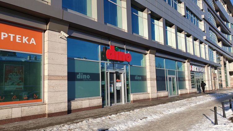 Historyczny debiut polskiego giganta w Warszawie. Dino otwiera się na stolicę. Klienci odliczają minuty do otwarcia bram