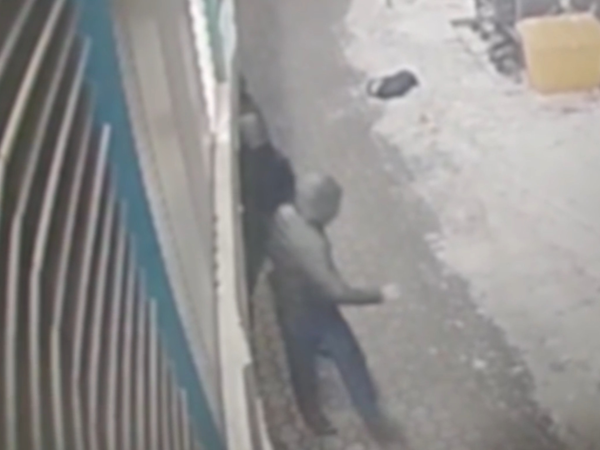 14-latek z „maczetą” siał postrach na Bródnie. Brutalny napad na nastolatka to wierzchołek góry lodowej?