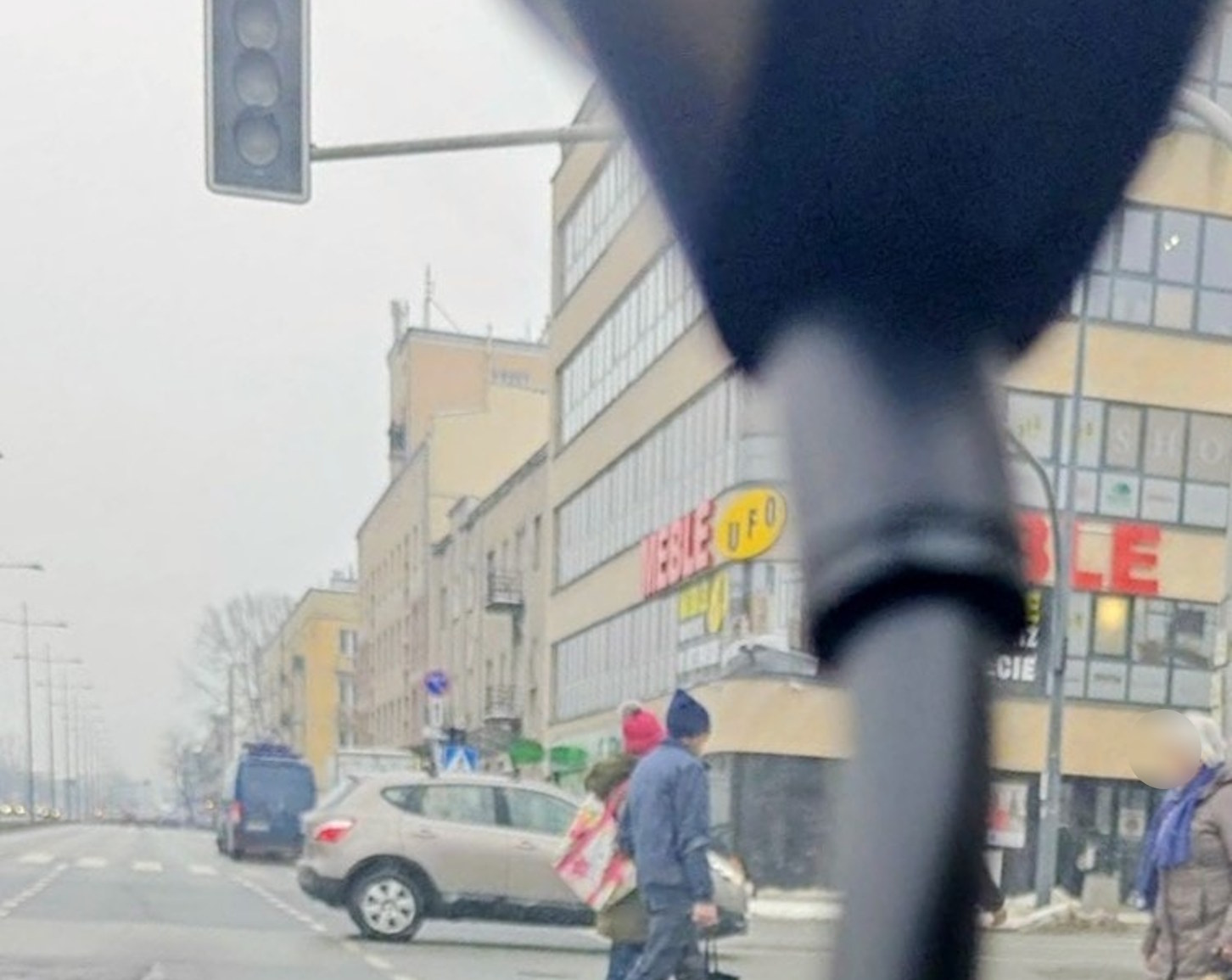 Horror na Placu Szembeka. Sygnalizacja martwa, kierowcy przerażeni. „To czekanie na kolejny wypadek”