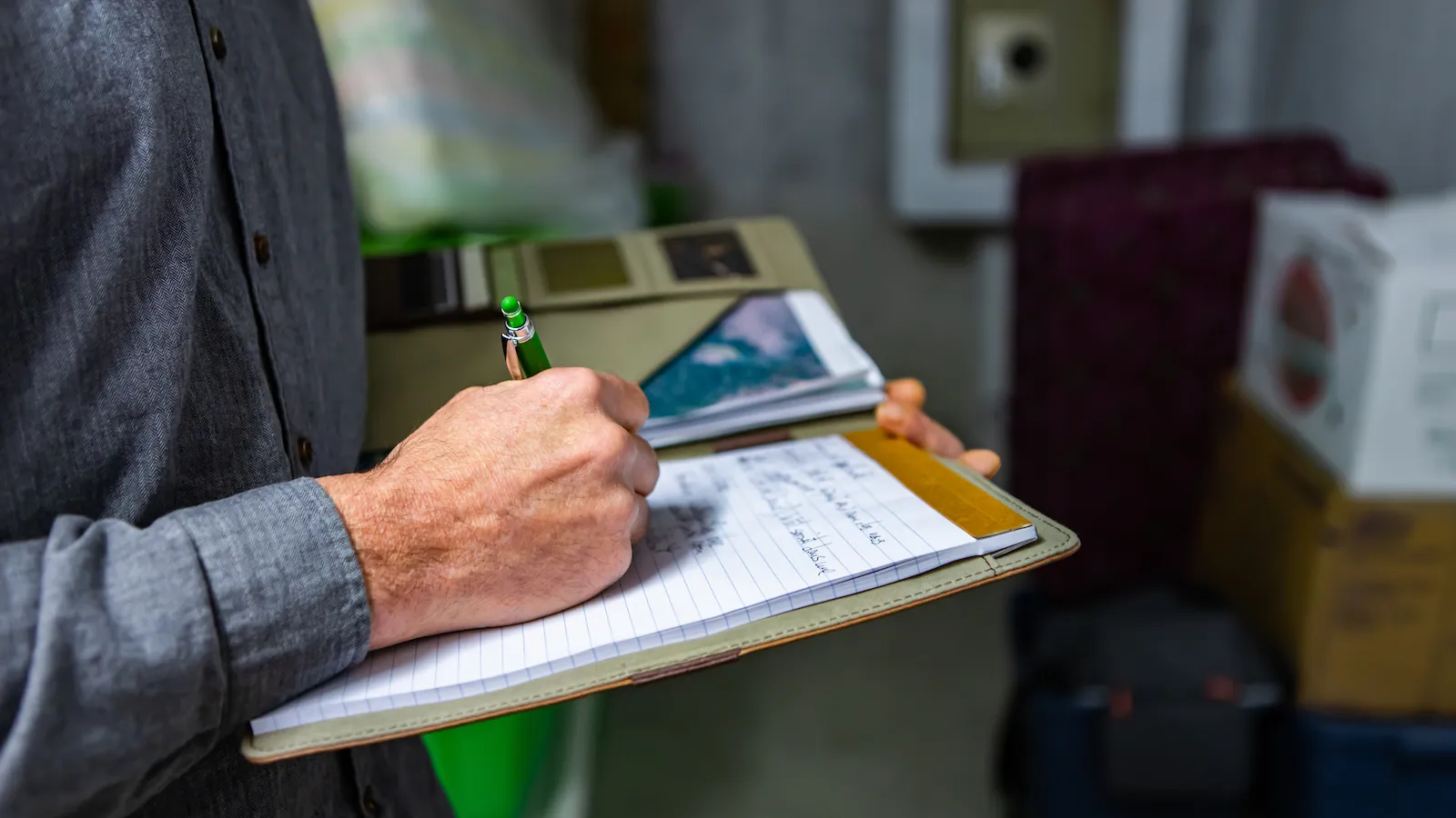 Przepisy pozwalają na kontrolę w mieszkaniu bez uprzedzenia i nakazu. Za odmowę grozi sprawa karna i więzienie