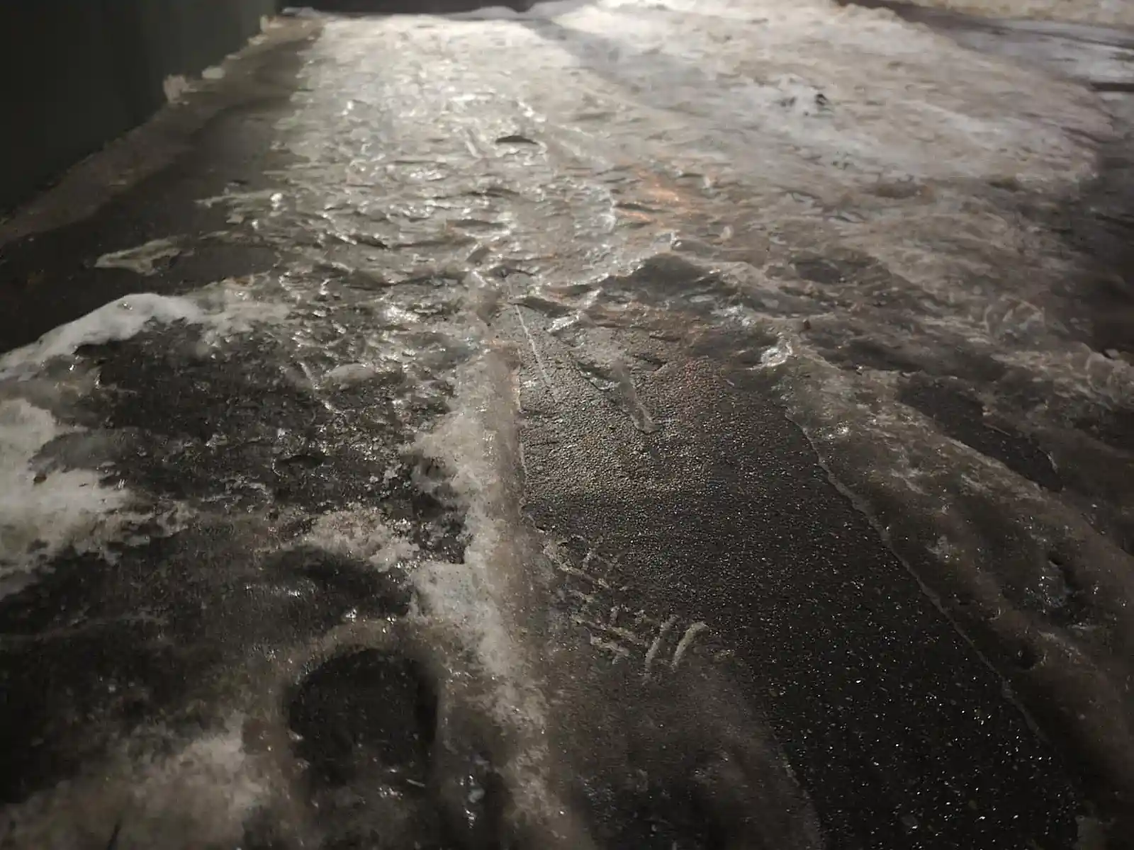 Nagły atak „szklanki” na drogach. IMGW wydaje pilne ostrzeżenia dla połowy Polski