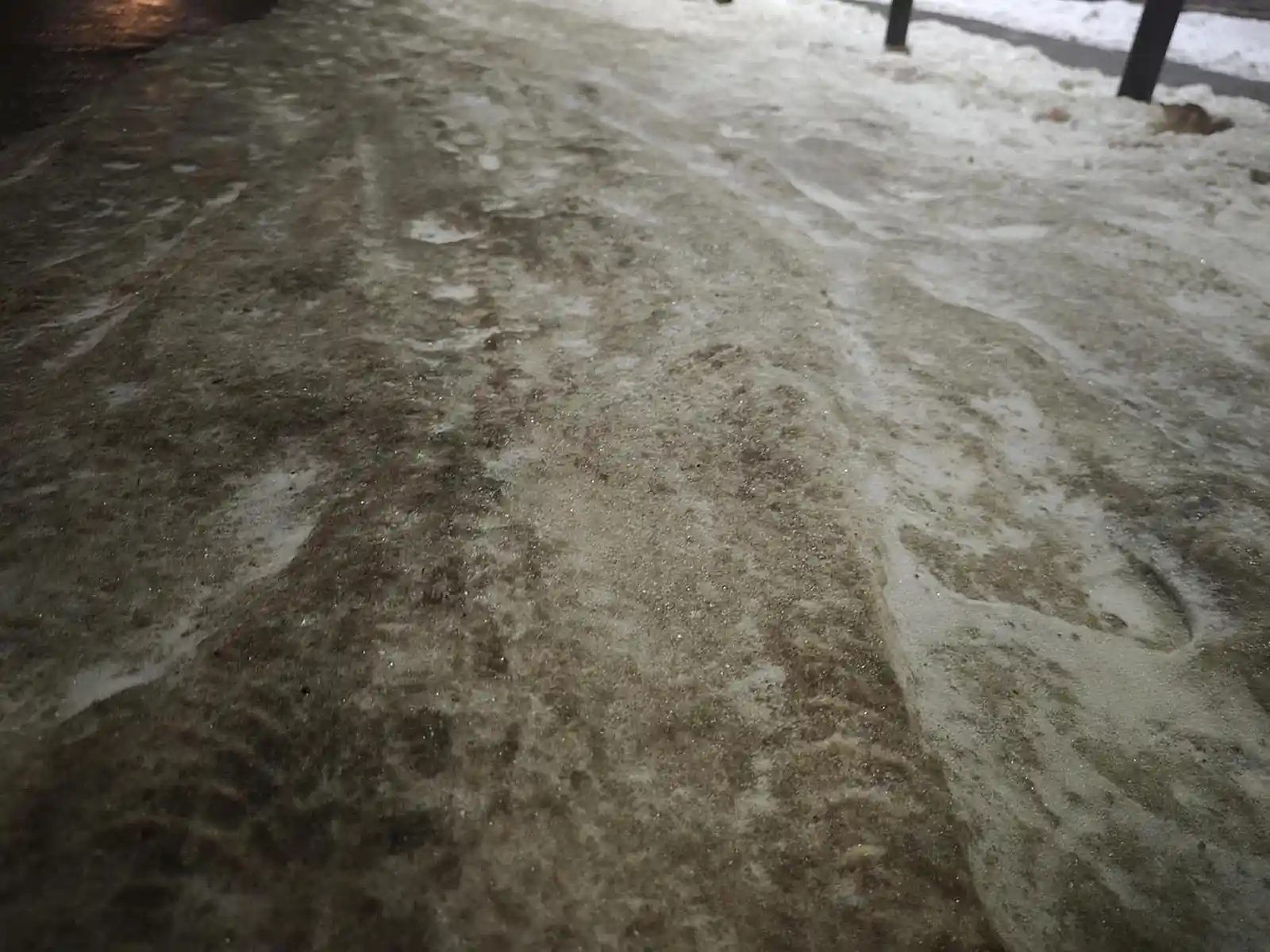 Pilny alert IMGW dla połowy Polski. Nadciąga mróz do -20 stopni i niebezpieczne zjawisko