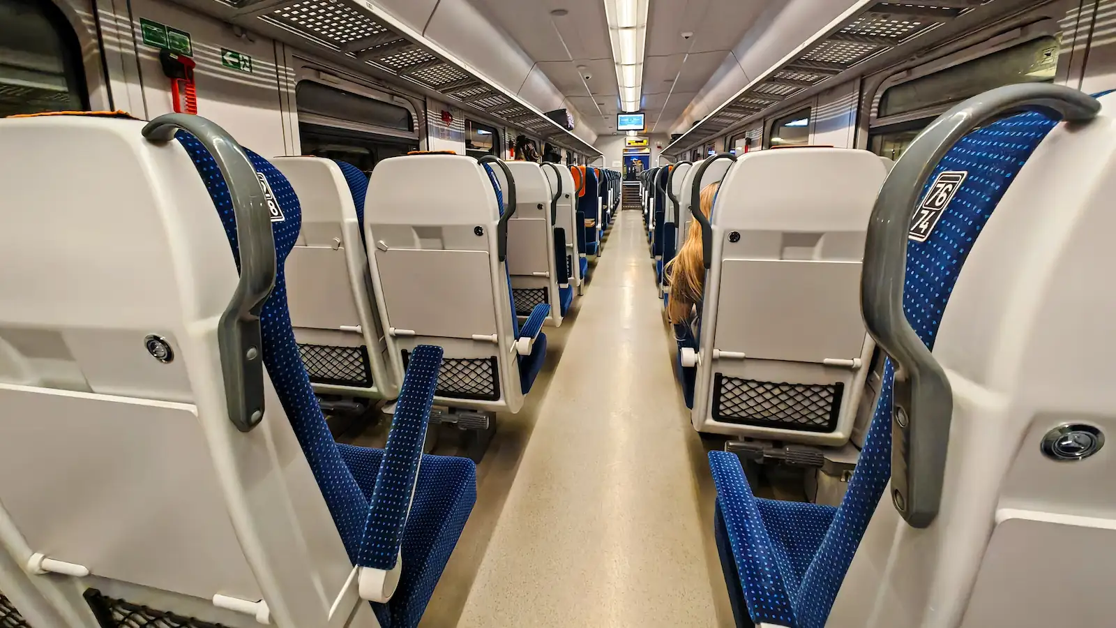 Zakaz palenia, zakaz pracy na laptopie w WARS. Lista zakazów jest długa, a kara wynosi 1900 zł [TABELA]