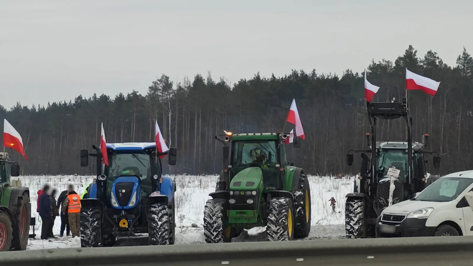 Rolnicy już w Warszawie mimo mrozu i blokad policji. Może powstać „Zielone miasteczko”