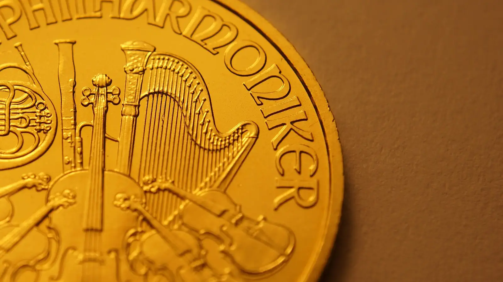 Złoto traci 370 dolarów w kilka godzin. Inwestorzy w szoku