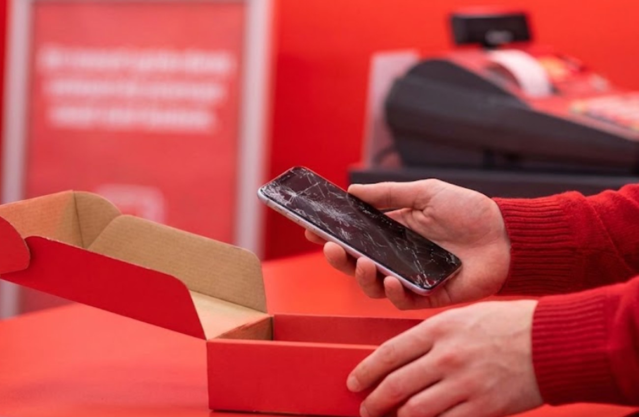 Kupiłeś telefon i nie działa? Zapomnij o zwrocie w 14 dni. Oto brutalna prawda o takich zakupach