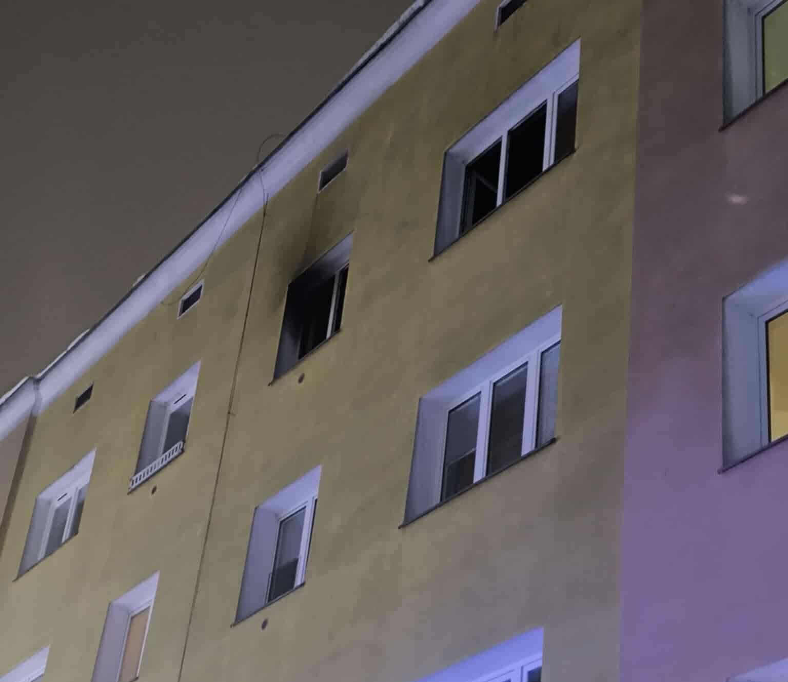 Pożar mieszkania przy Bohaterów Warszawy. Jedna osoba ewakuowana