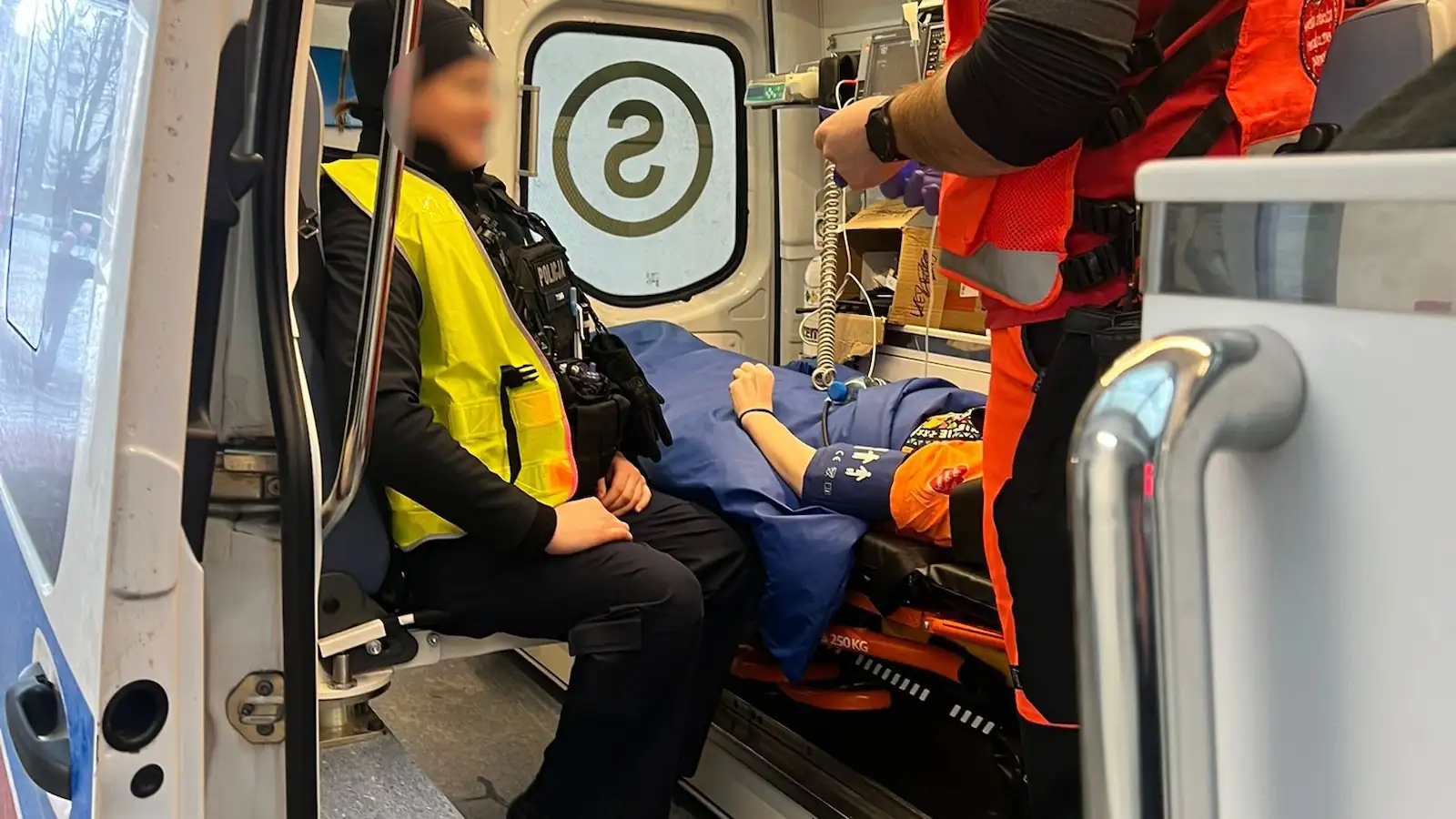 Dramatyczne sceny na biegu WOŚP. 17-latka zasłabła na starcie, policjanci ruszyli z pomocą