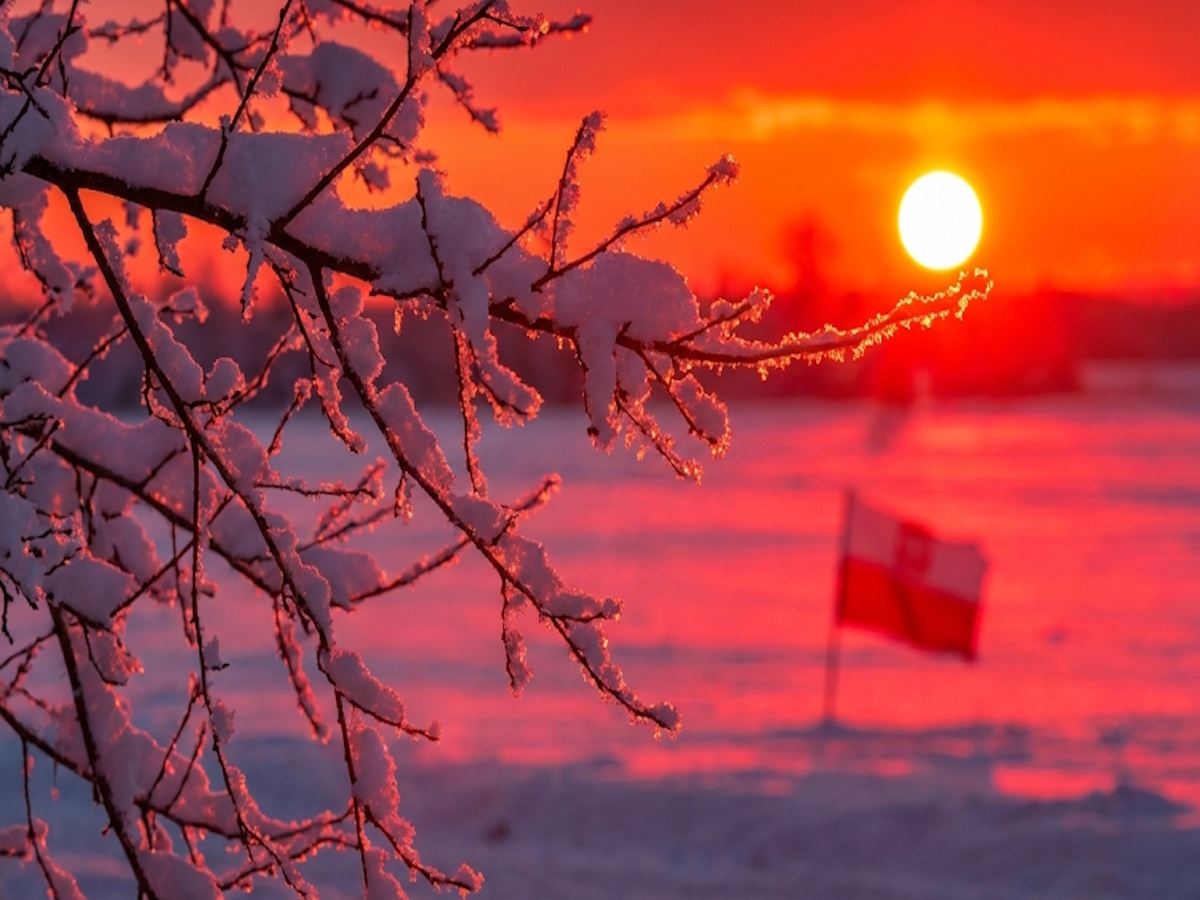 Ekstremalne mrozy uderzą w Polskę! Dowiedz się jak chronić dom i zdrowie przy minus 25 stopniach.