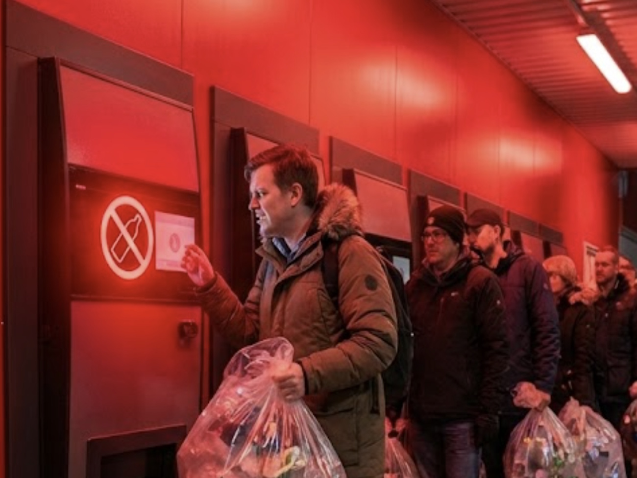 Stoisz z workiem pełnym „pieniędzy”, a maszyna każe Ci odejść. Nowy rok przyniósł stary problem, który doprowadza Polaków do szału