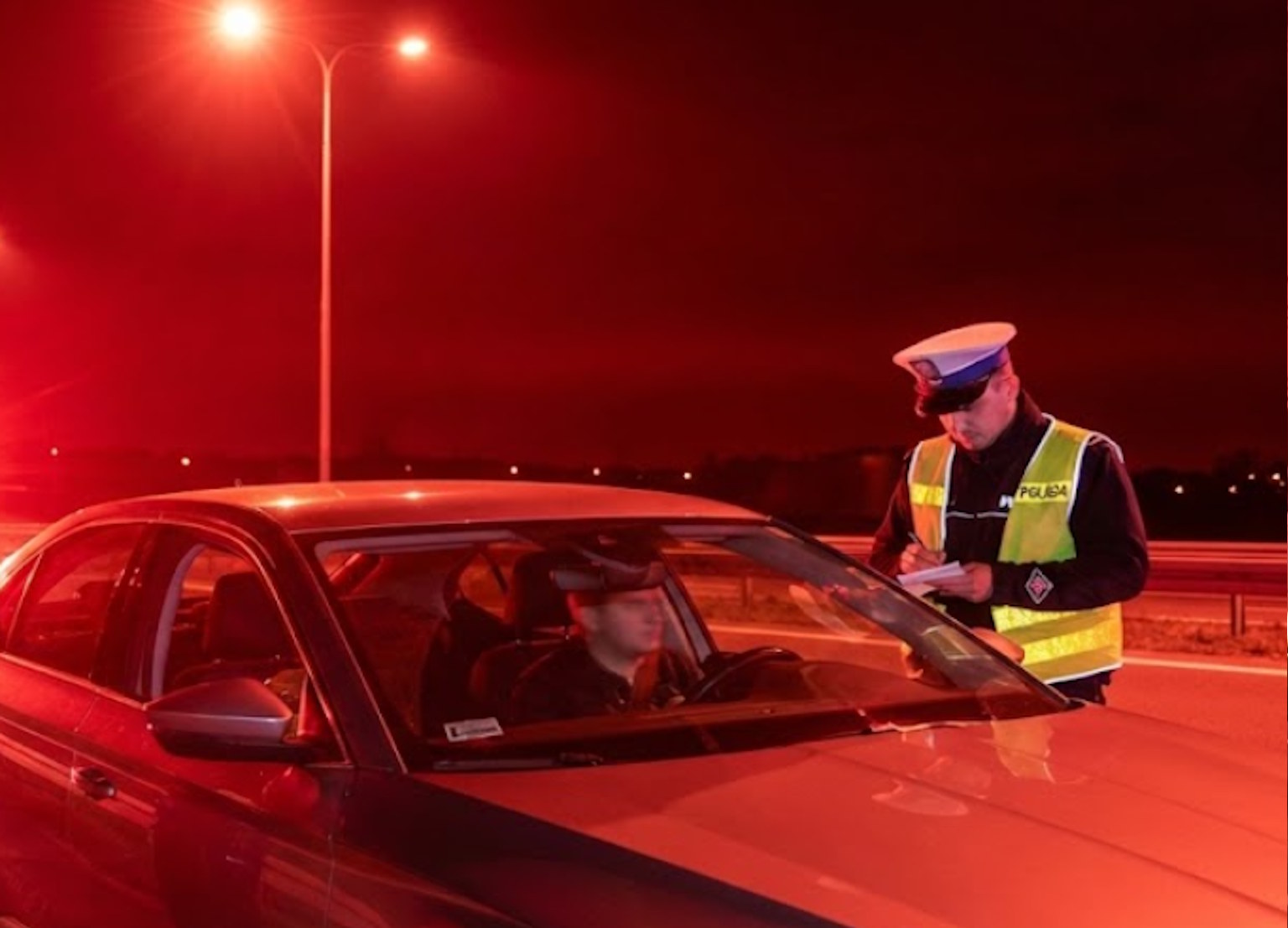 Nowe stawki mandatów za prędkość w 2026 roku? Sprawdź taryfikator, zanim wciśniesz gaz do dechy