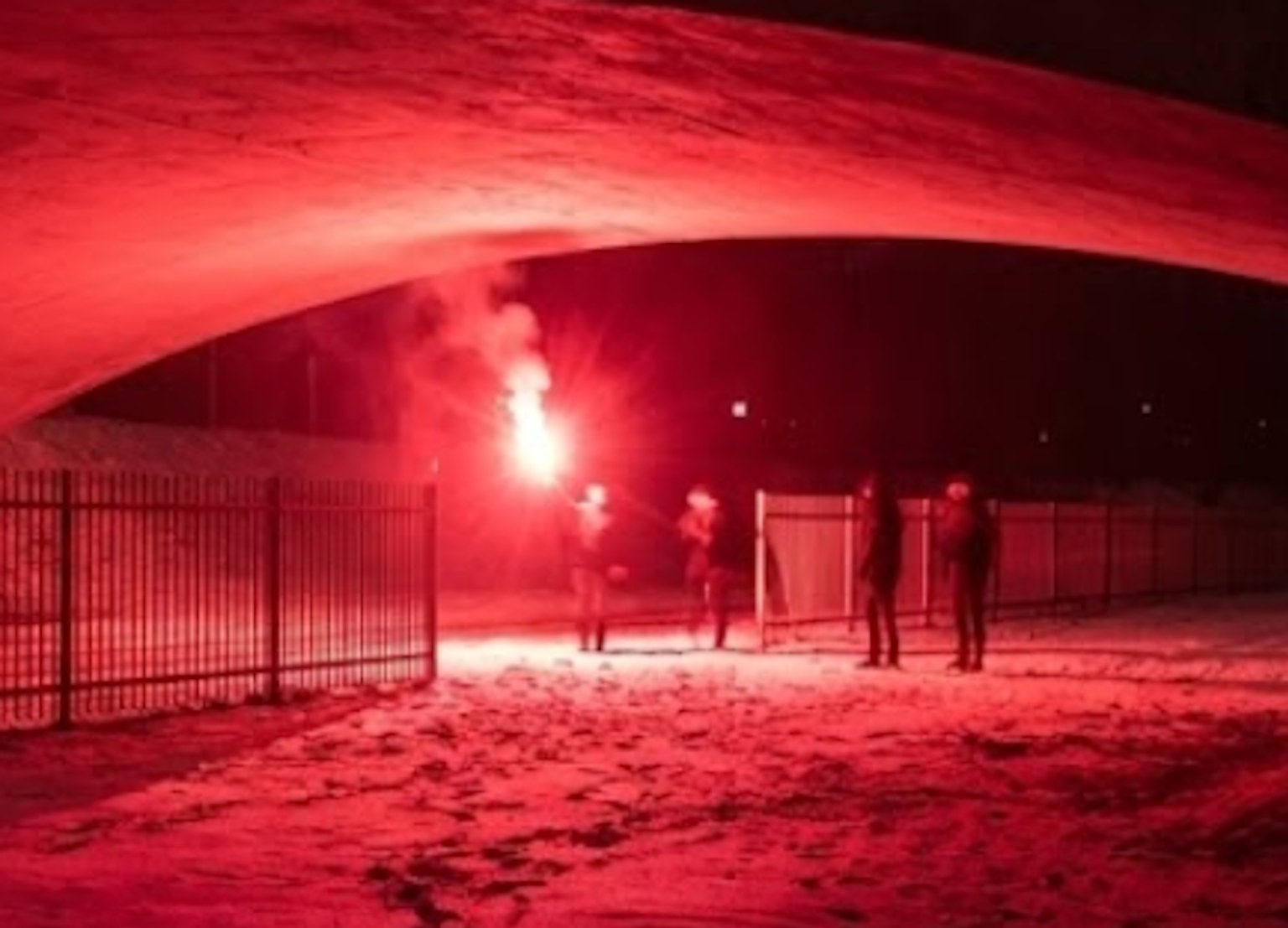 „Gwiezdne Wojny” pod Mostem Poniatowskiego. Skrajna nieodpowiedzialność i festiwal głupoty w centrum Warszawy
