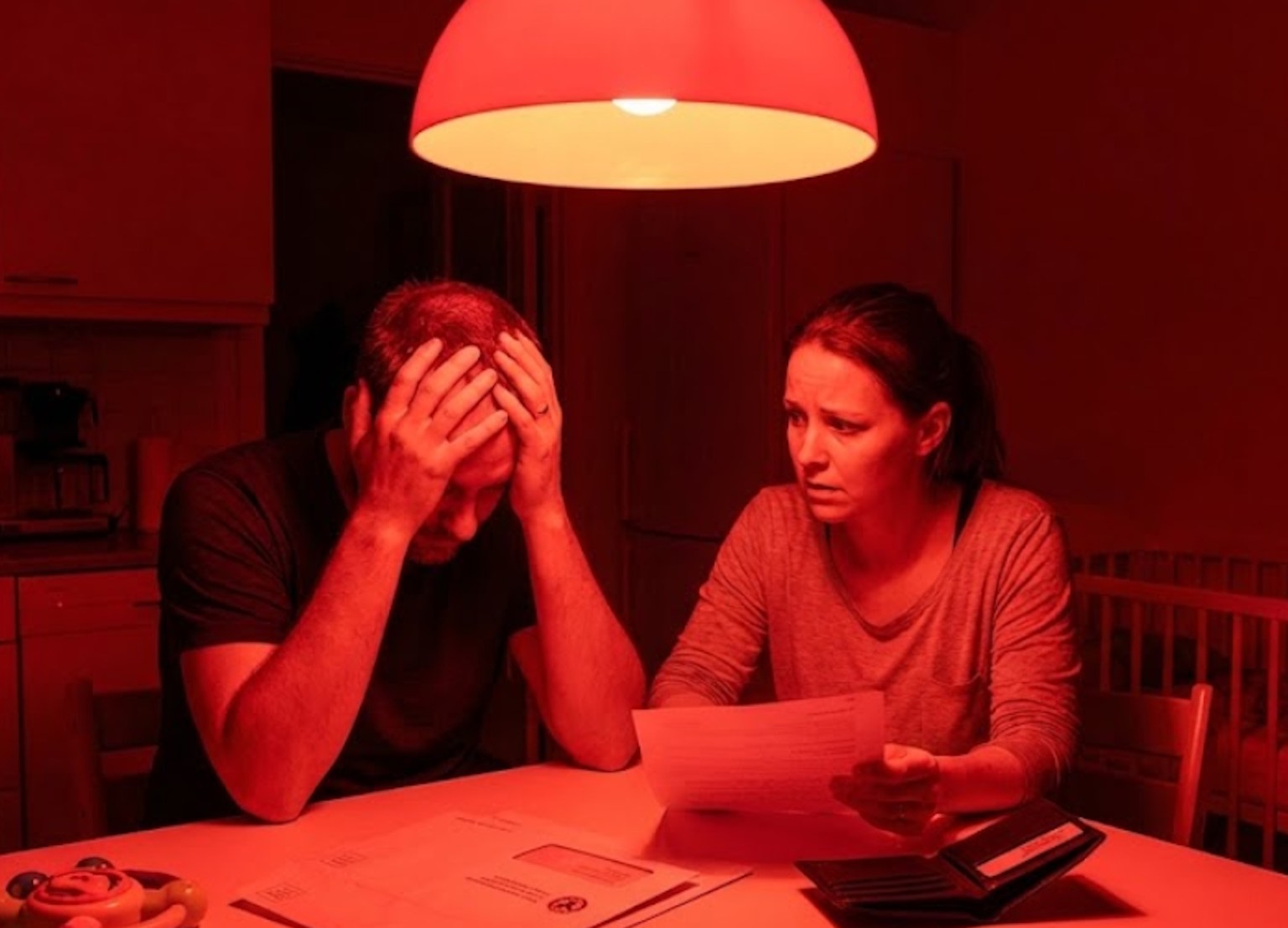 Wzięli pieniądze, wydali, a teraz ZUS mówi: oddajcie. Tysiące rodziców wpadło w pułapkę „jednego miesiąca”