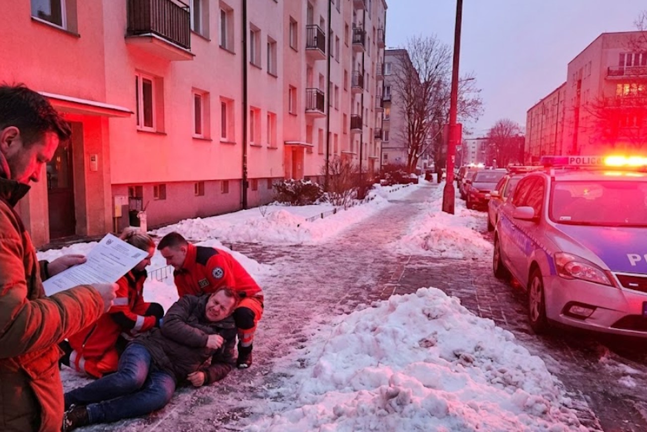 Uważaj. Za nieodśnieżenie zapłacisz 1500 zł, a pozew cywilny może zrujnować Ci życie