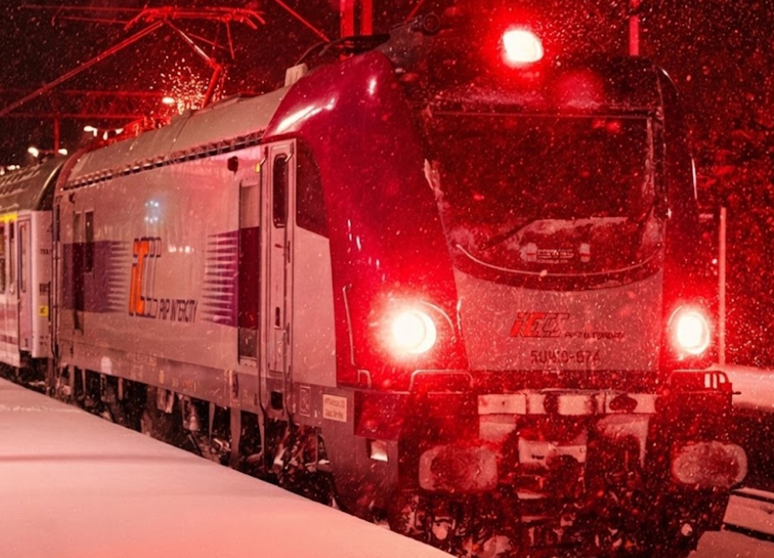 Dramat pasażerów pod Warszawą. Pociąg stanął w szczerym polu z 400 pasażerami na pokładzie