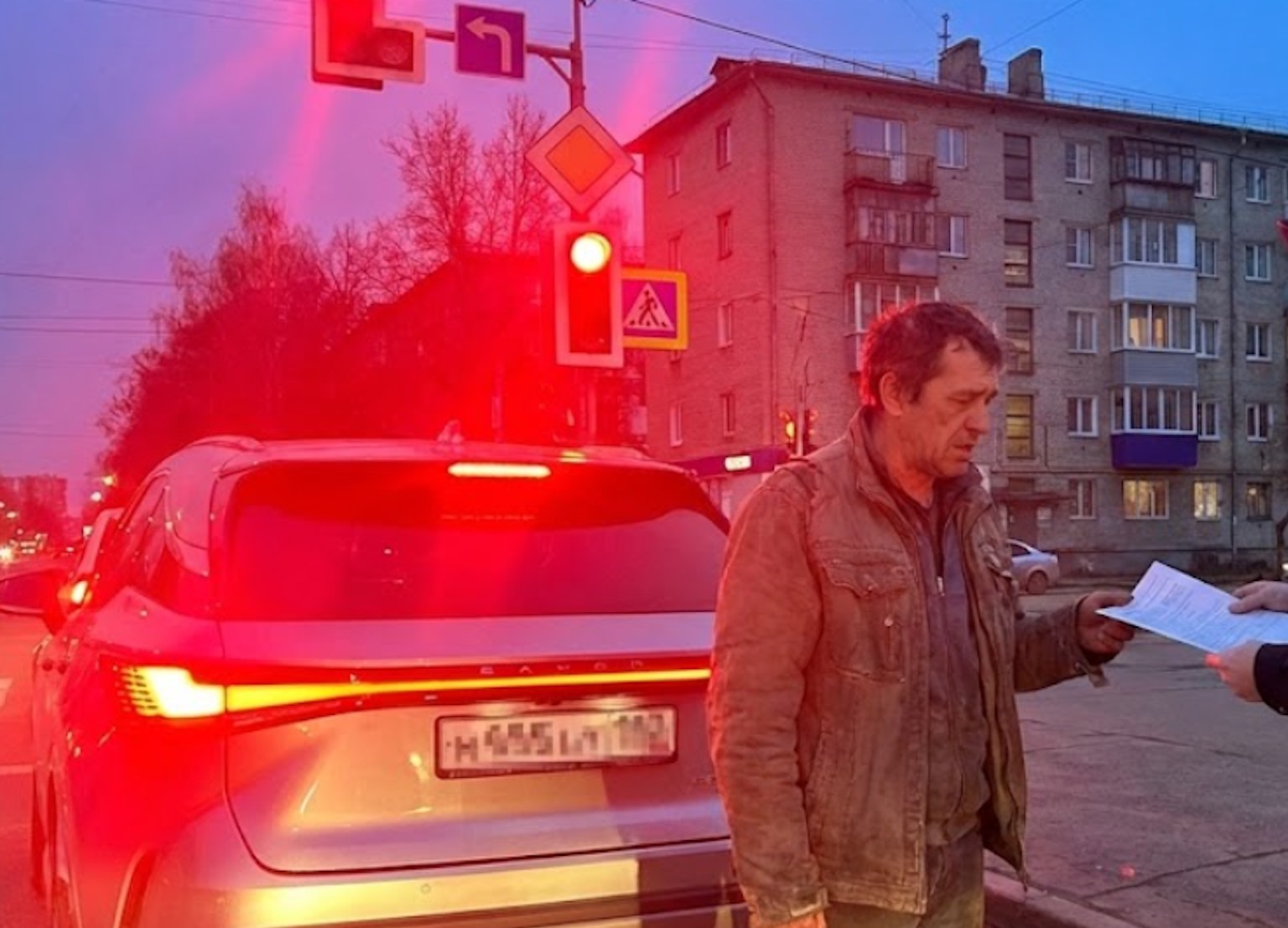 Oficjalnie zarabiasz najniższą krajową, a jeździsz nowym SUV-em? W 2026 roku KAS nie pyta „skąd masz”, tylko wystawia rachunek na 75% podatku