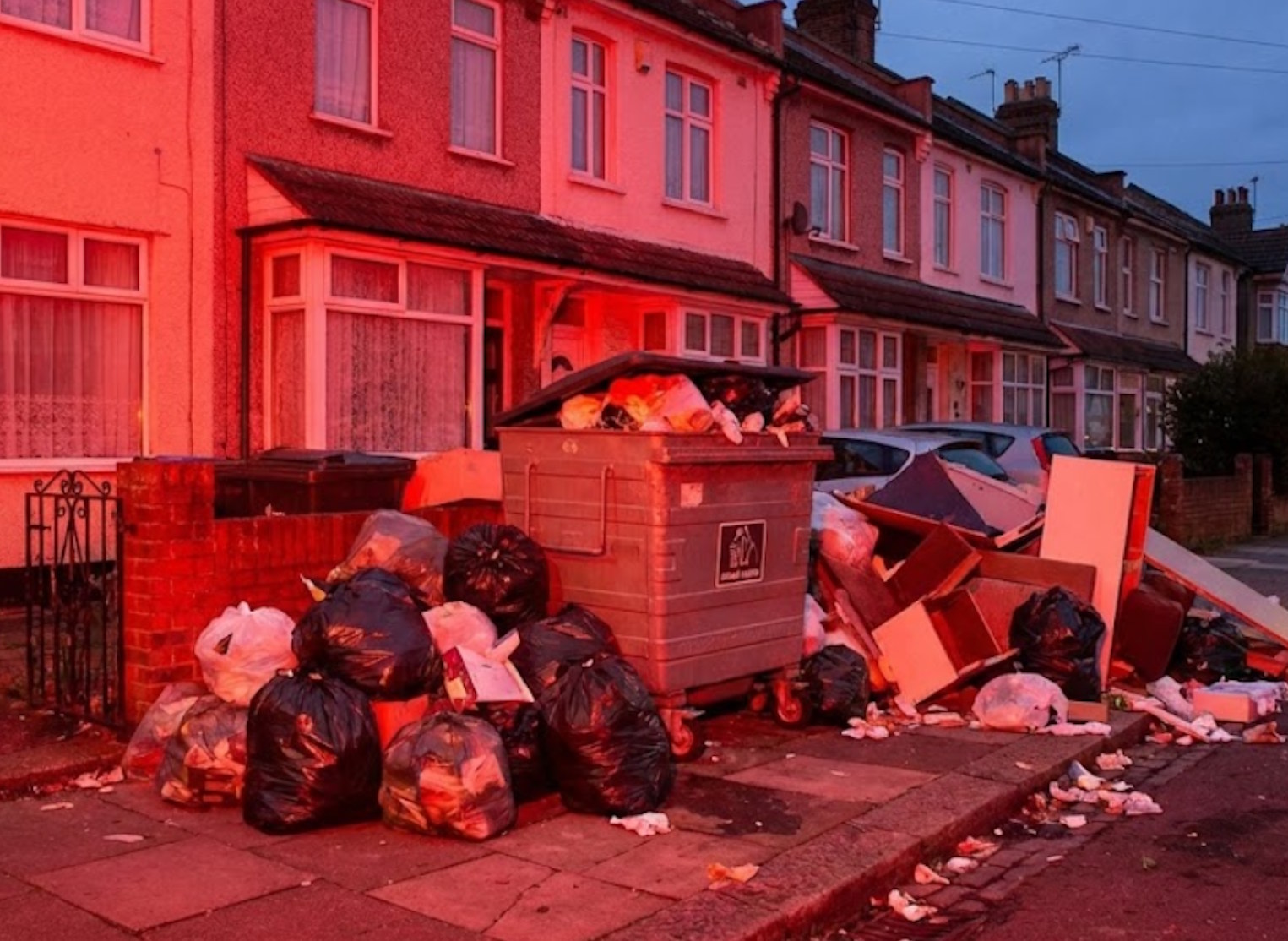 Śmieciowa apokalipsa. Te pojemniki nie będą opróżniane, odpady zostaną pod domami