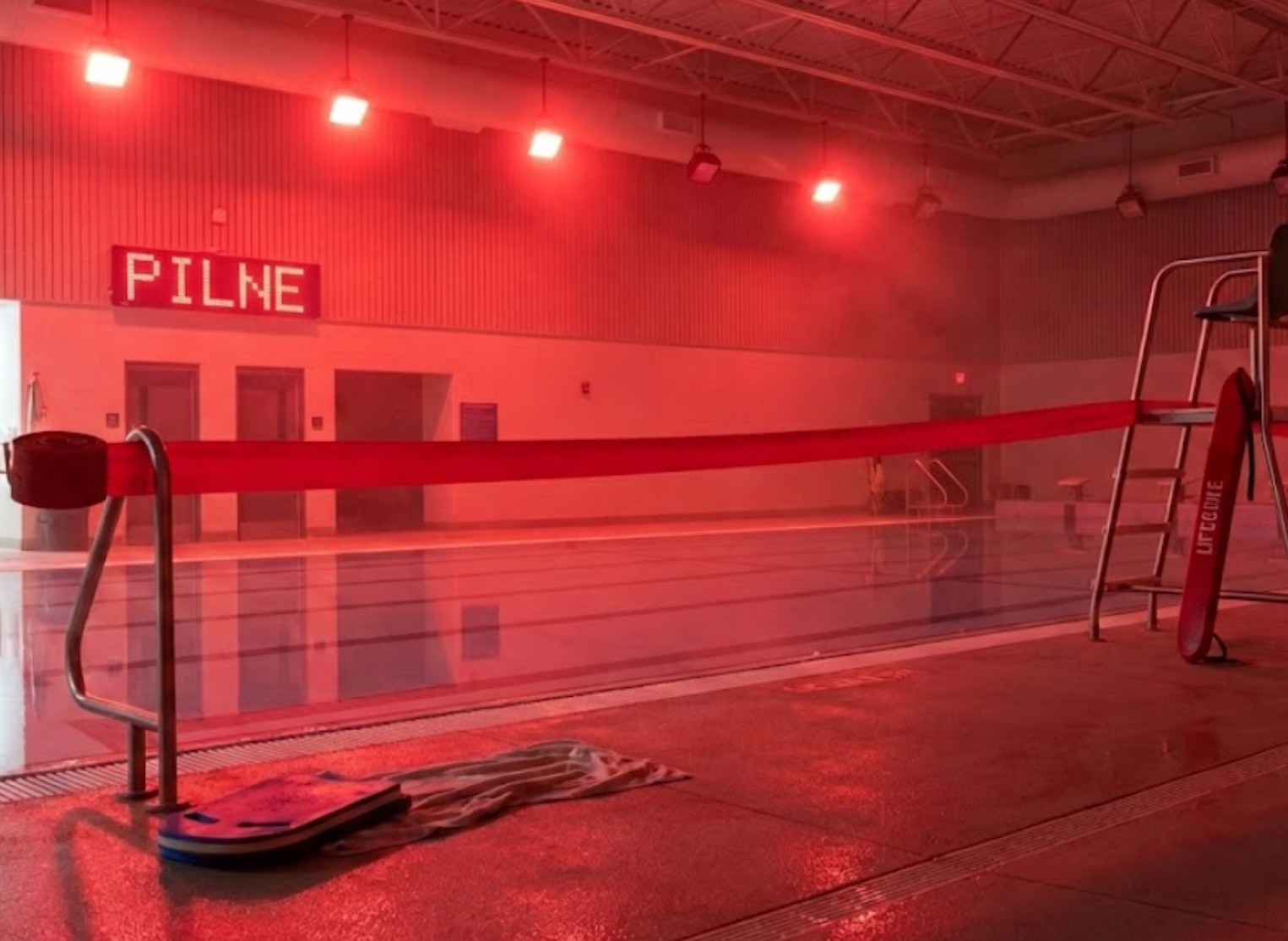 Alarm na miejskiej pływalni. Dziecko zachłysnęło się wodą. Basen zamknięty w trybie natychmiastowym