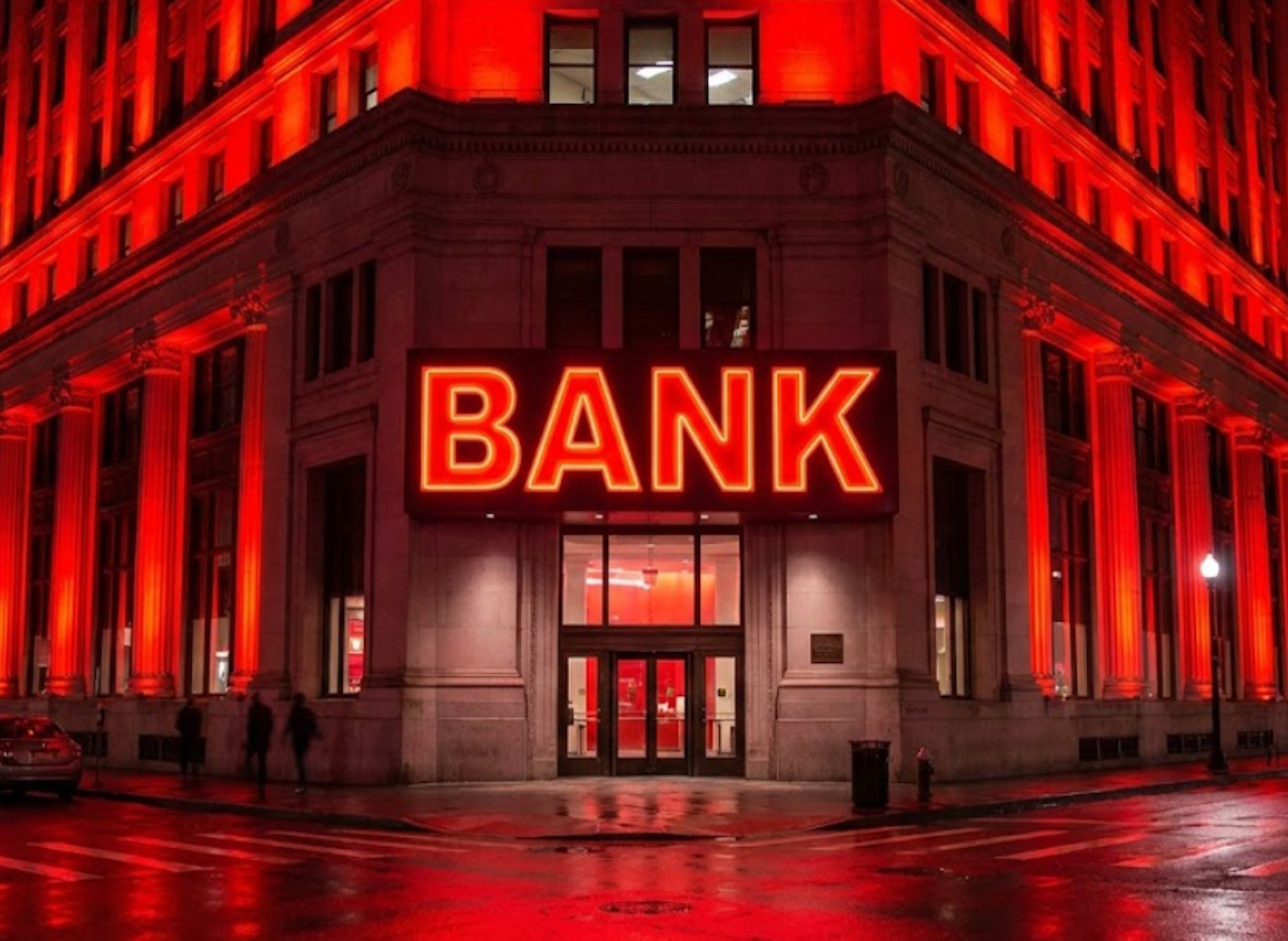 Banki biją na alarm: „Wypłacajcie pieniądze”. To może odciąć Cię od oszczędności w sekundę