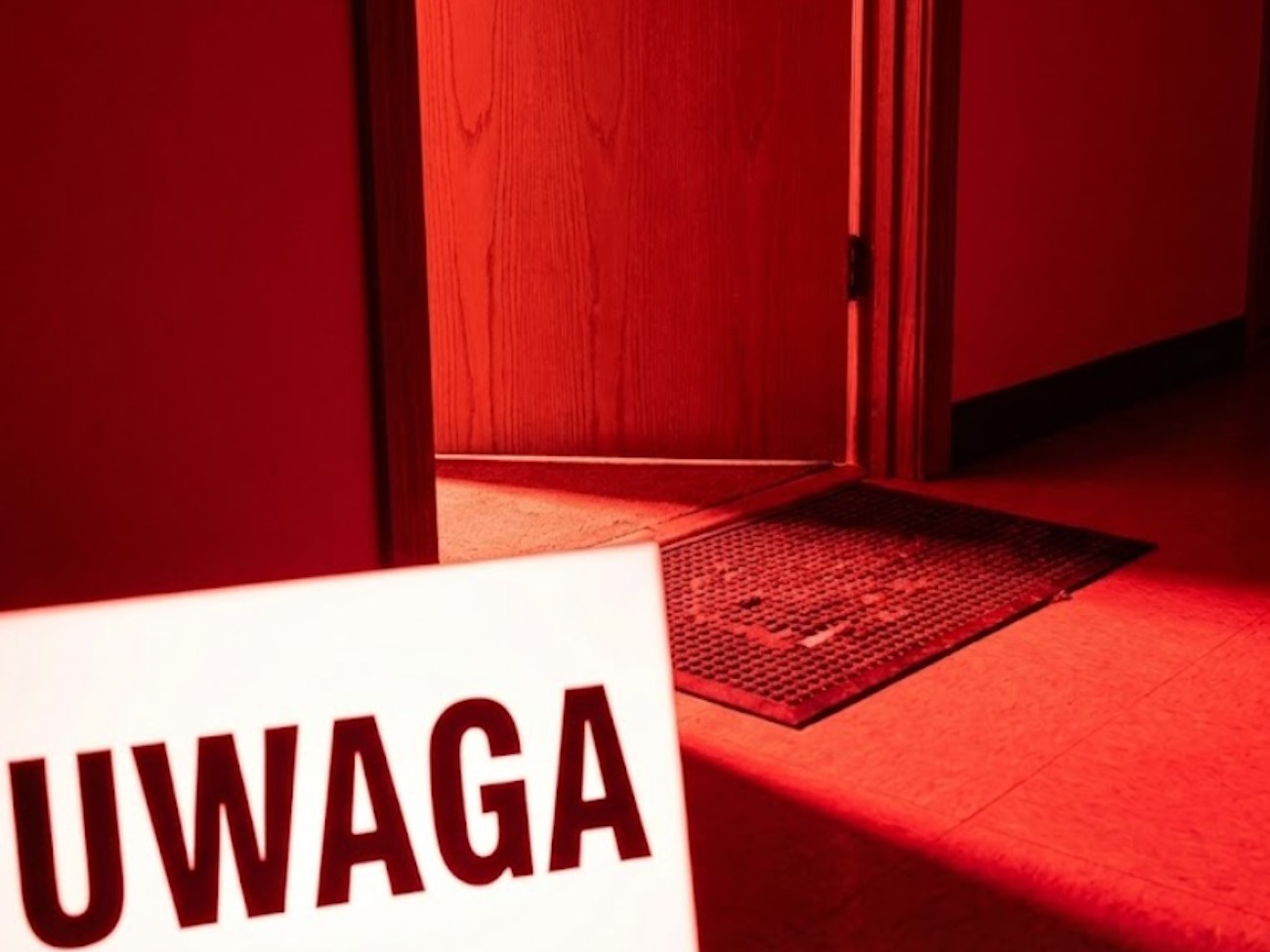 Niewinna wycieraczka przed drzwiami to prawna pułapka. Za ten kawałek gumy możesz trafić do sądu i zapłacić odszkodowanie