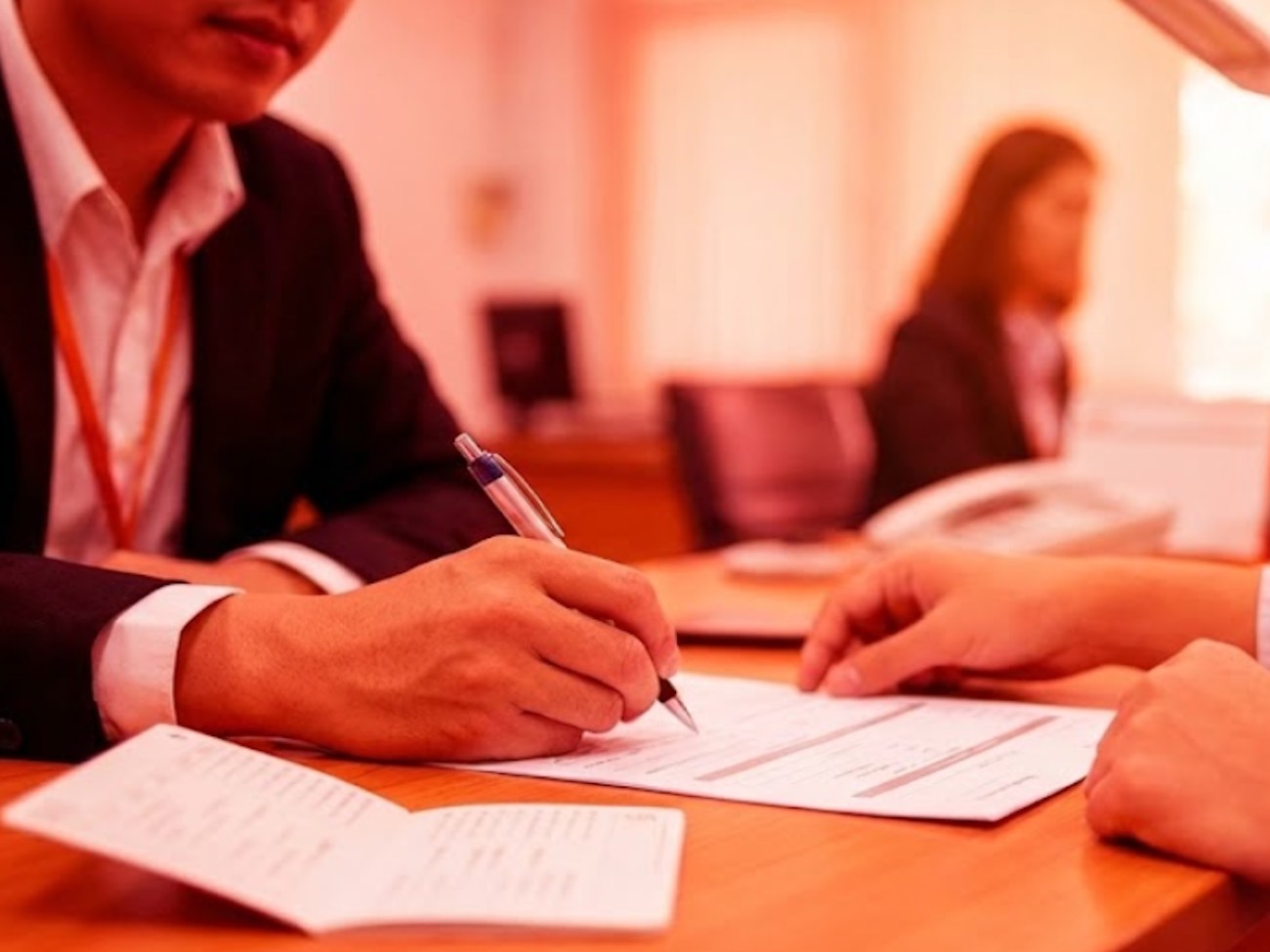 Śmierć bliskiego nie musi zamrozić oszczędności. Jeden podpis w banku pozwala wypłacić pieniądze bez sądu i notariusza